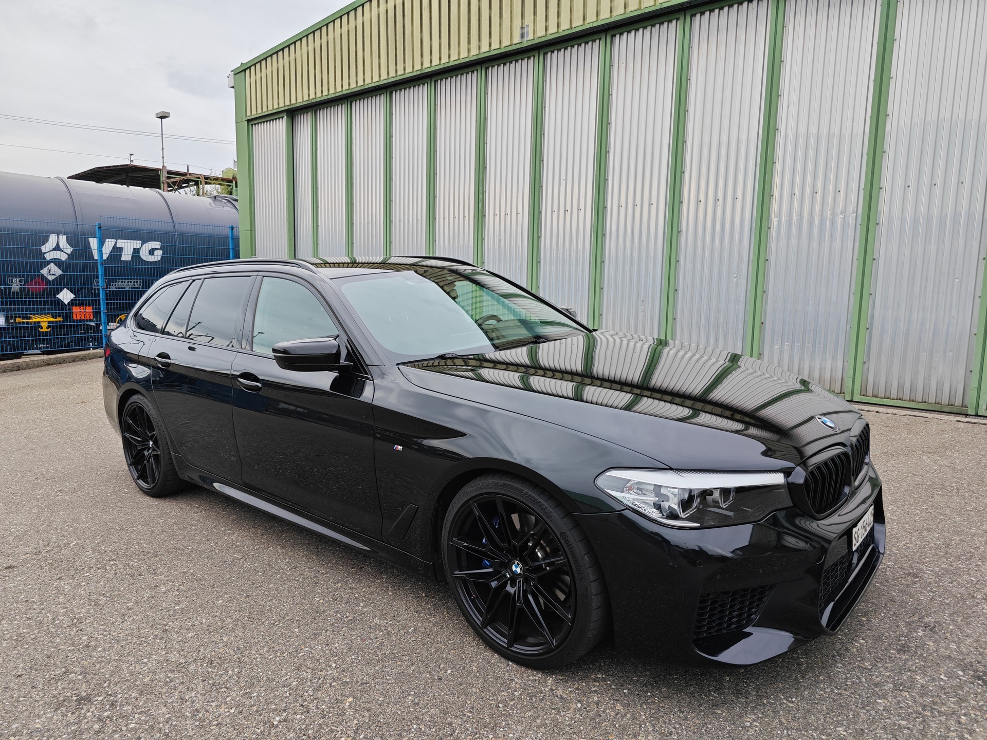 BMW 530d xDrive Touring M Sport "All Black"-image-4