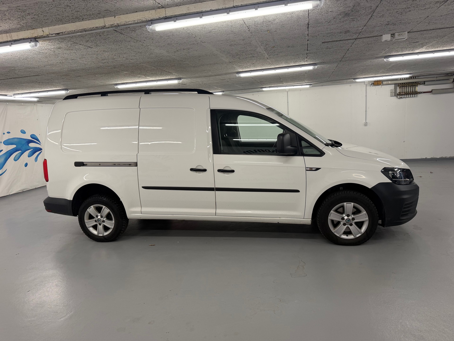 VW Caddy Maxi 2.0TDI 4Motion BlueMotion Technology-image-6