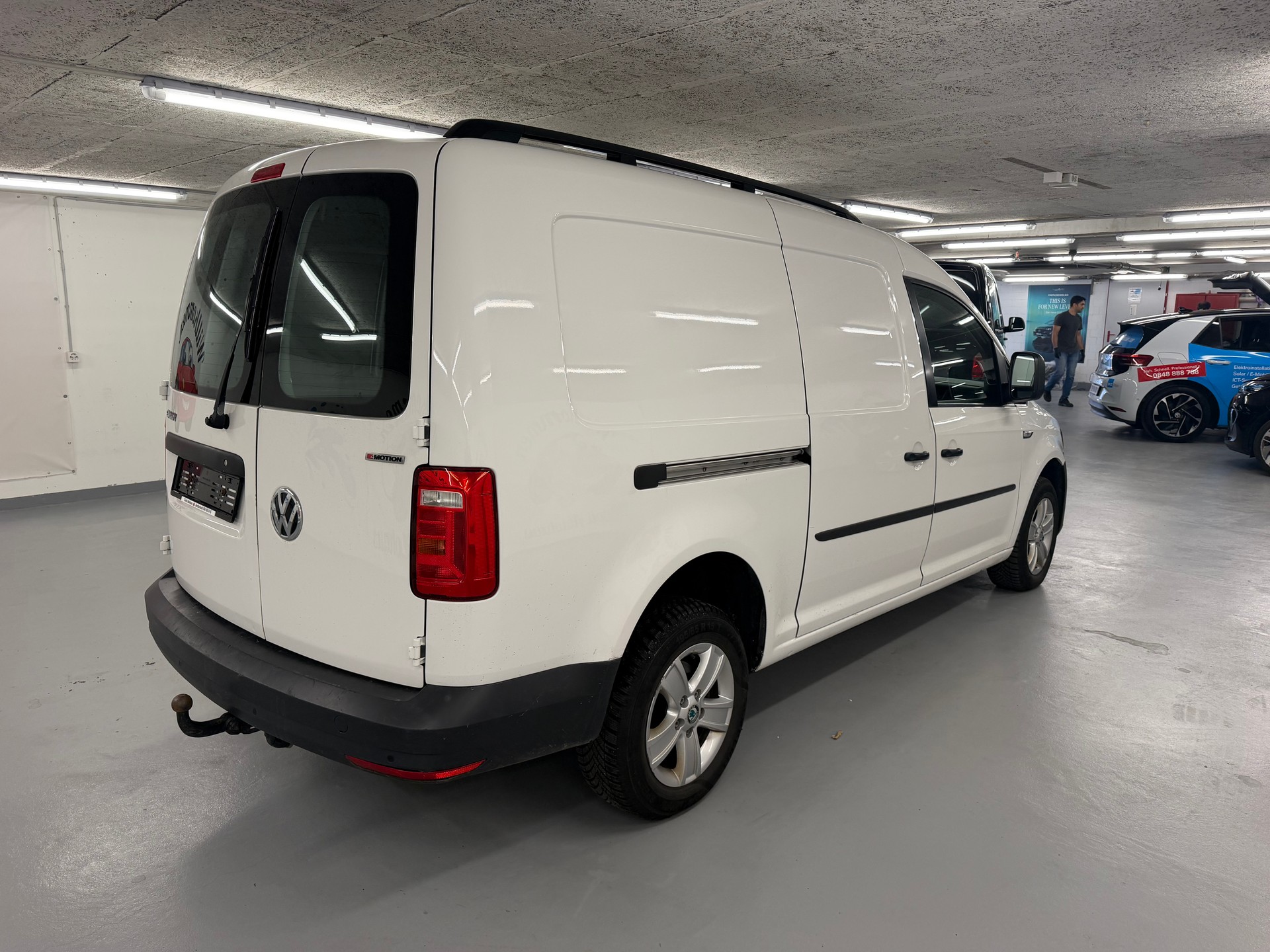 VW Caddy Maxi 2.0TDI 4Motion BlueMotion Technology-image-3