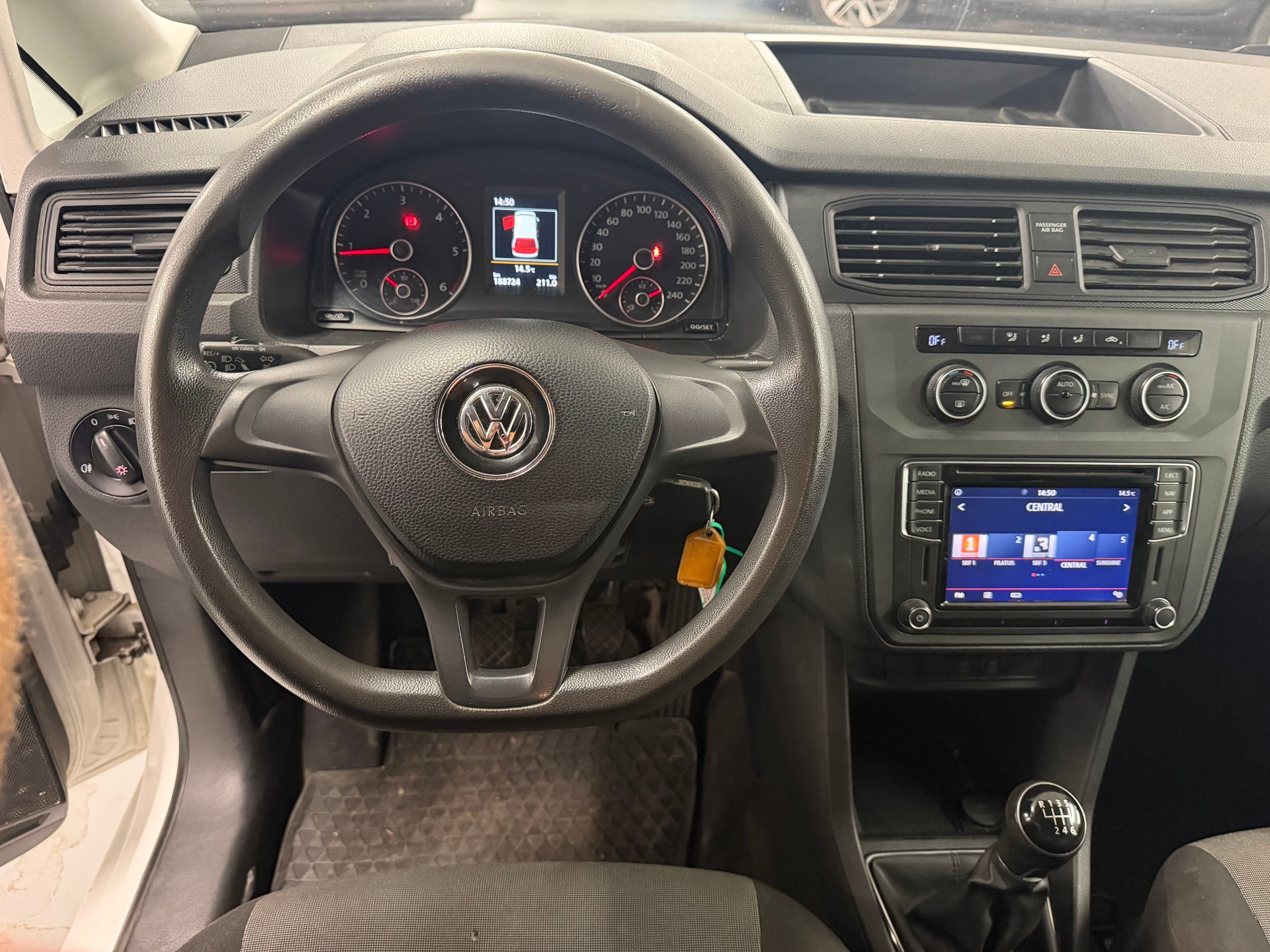 VW Caddy Maxi 2.0TDI 4Motion BlueMotion Technology-image-9
