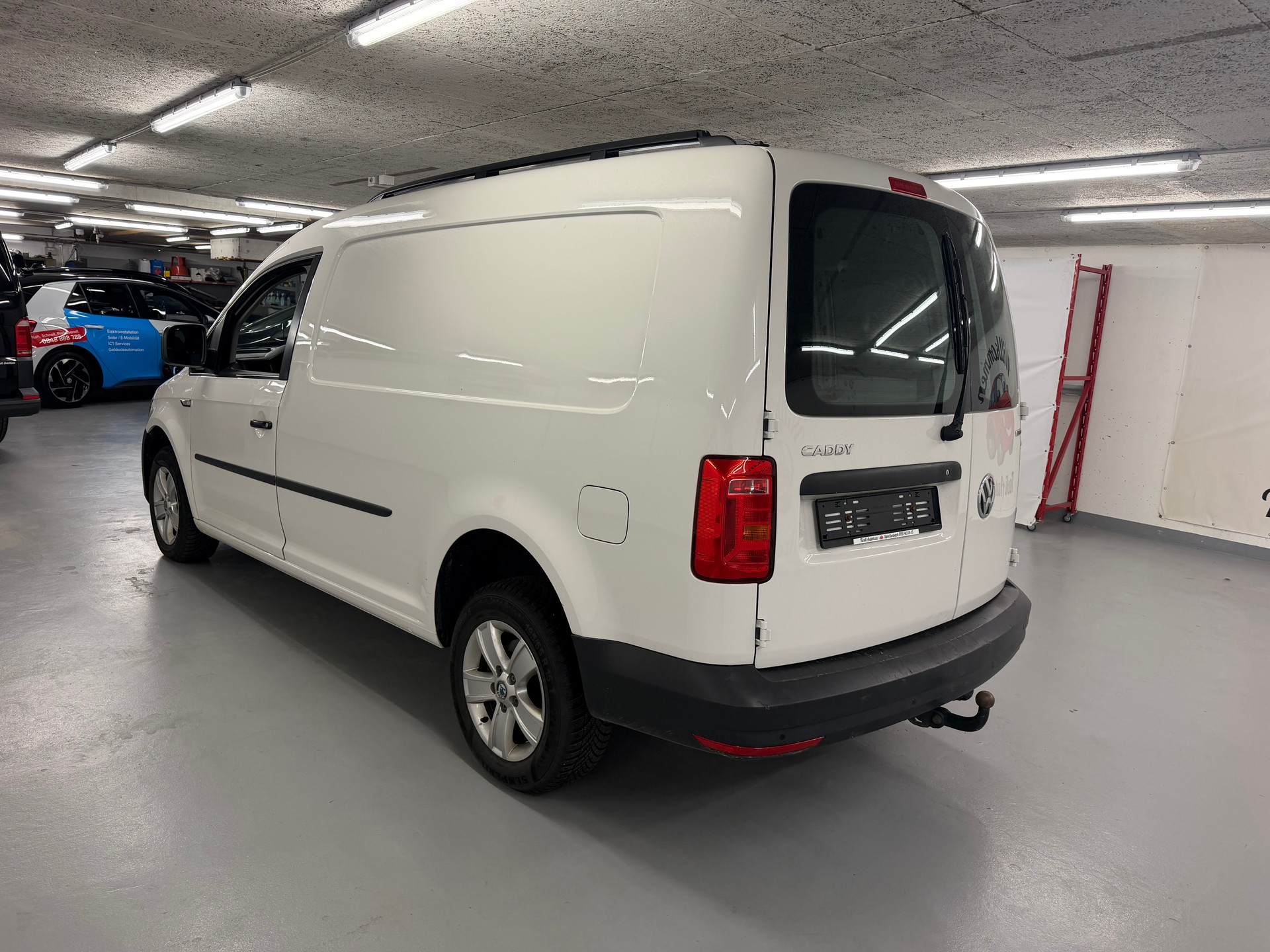 VW Caddy Maxi 2.0TDI 4Motion BlueMotion Technology-image-4
