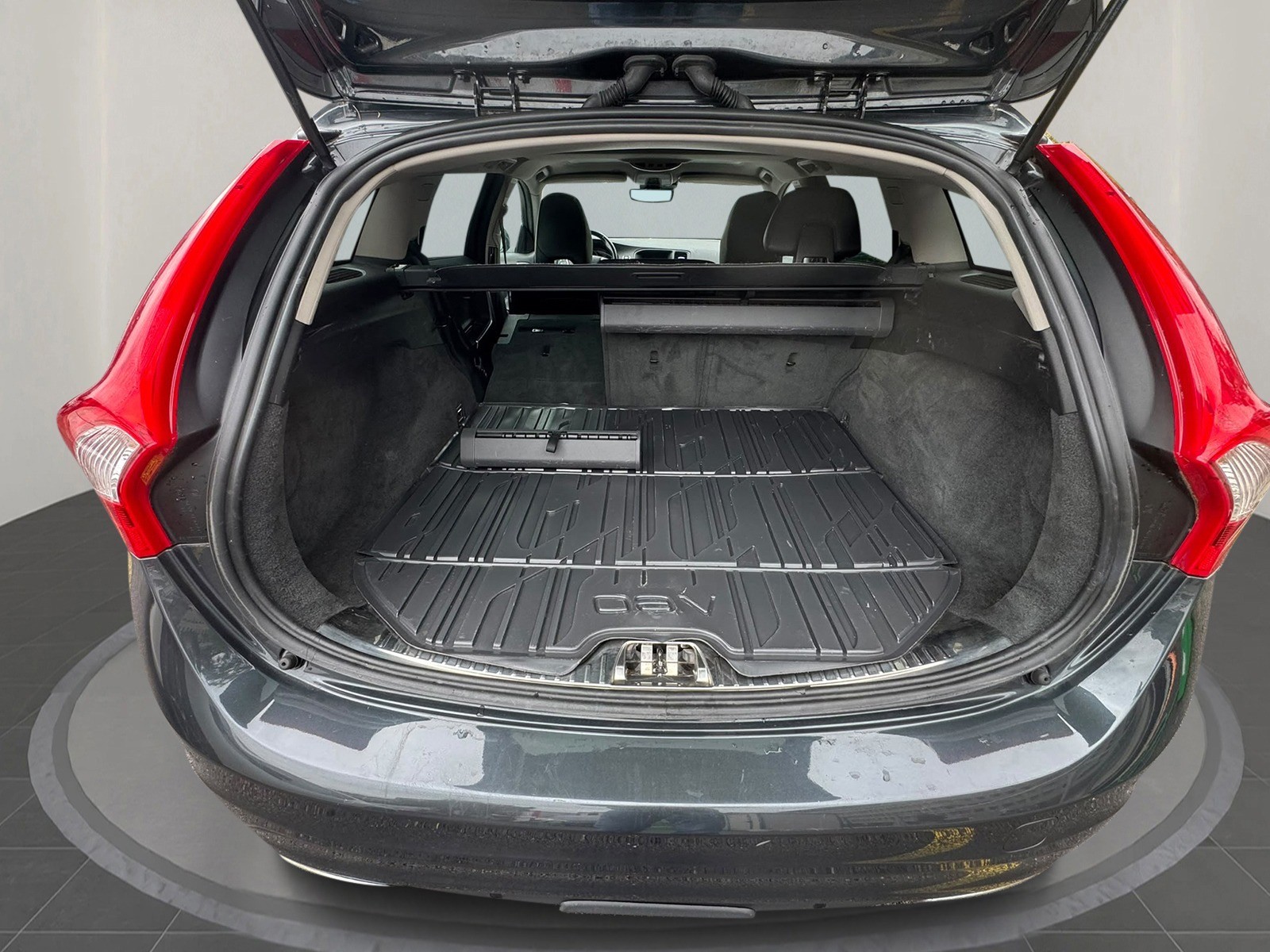 VOLVO V60 D5 AWD Summum Geartronic-image-4