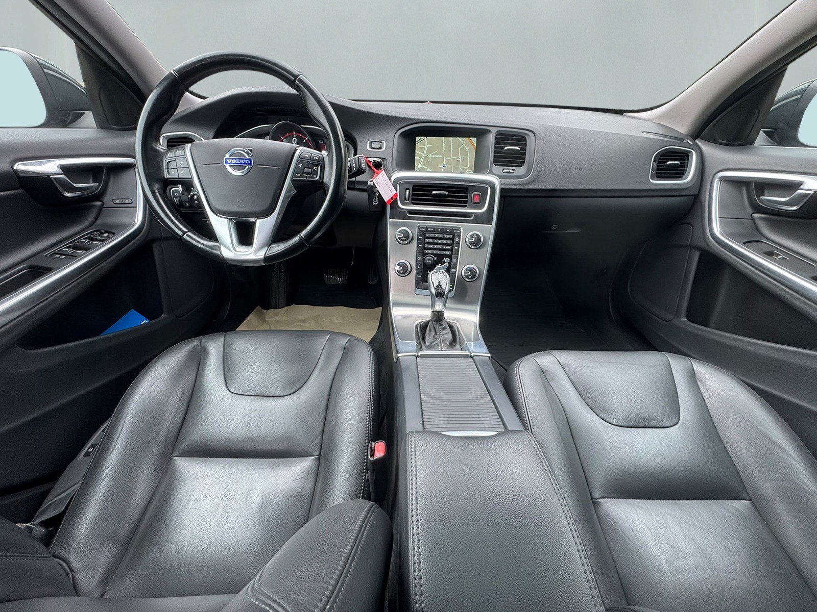 VOLVO V60 D5 AWD Summum Geartronic-image-9
