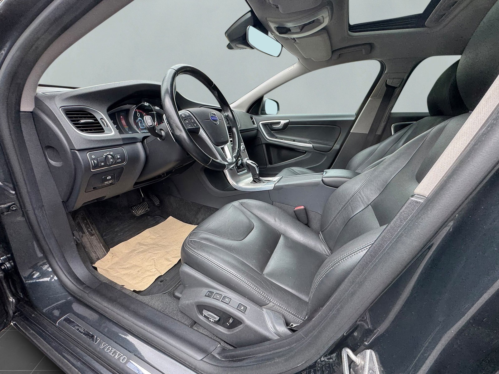 VOLVO V60 D5 AWD Summum Geartronic-image-13