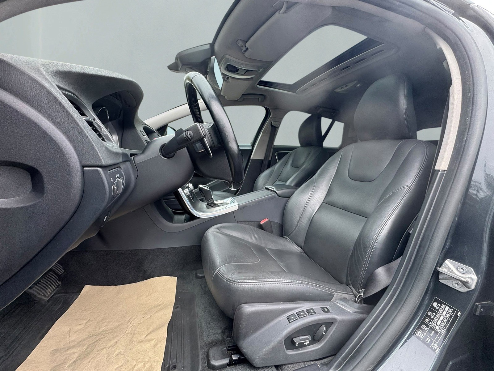 VOLVO V60 D5 AWD Summum Geartronic-image-11
