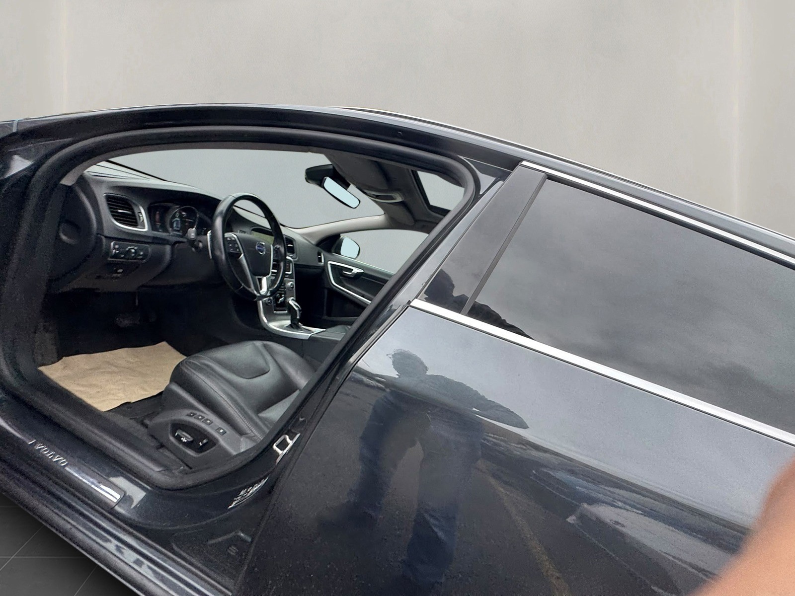 VOLVO V60 D5 AWD Summum Geartronic-image-10