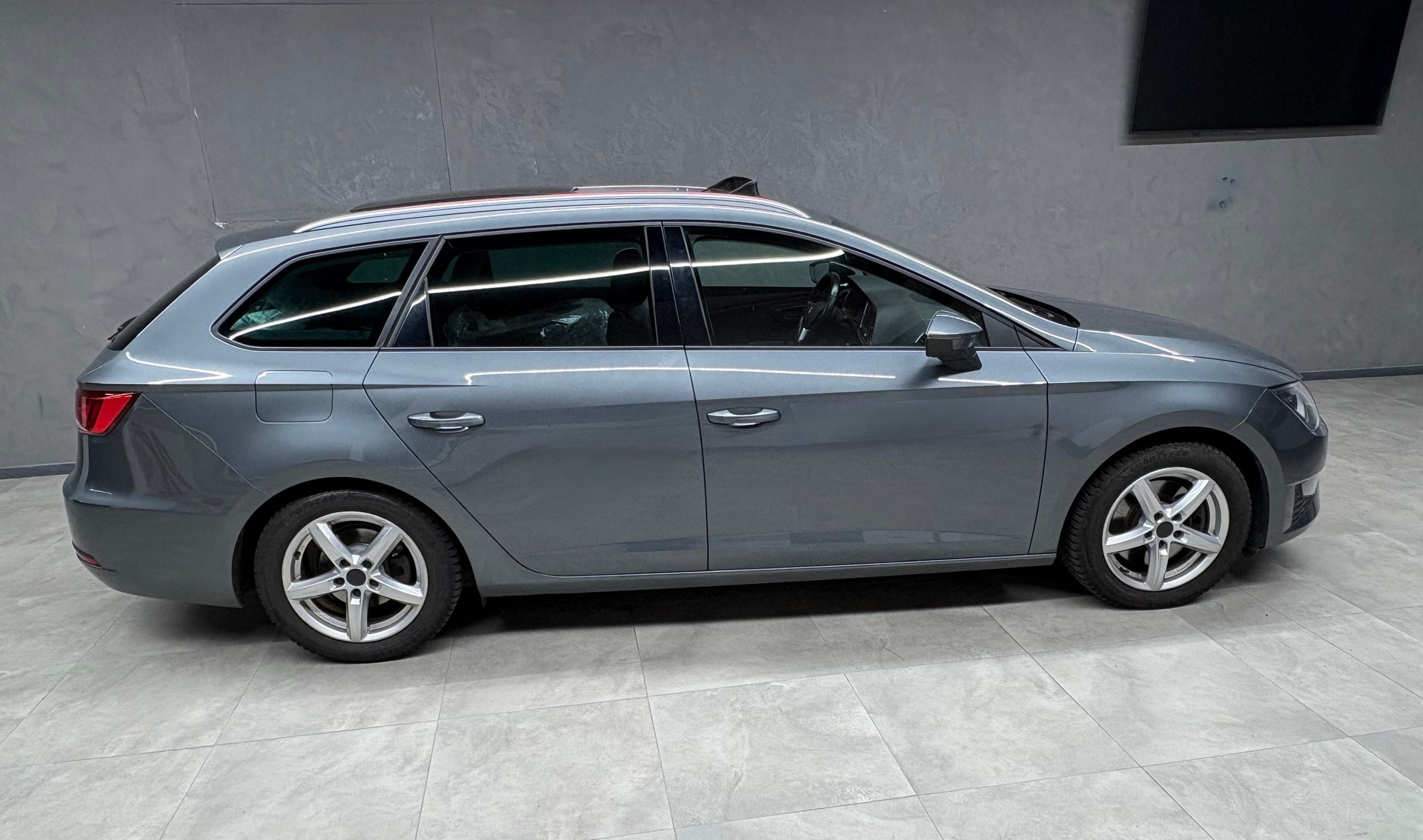 SEAT Leon ST 2.0 TDI FR-image-3