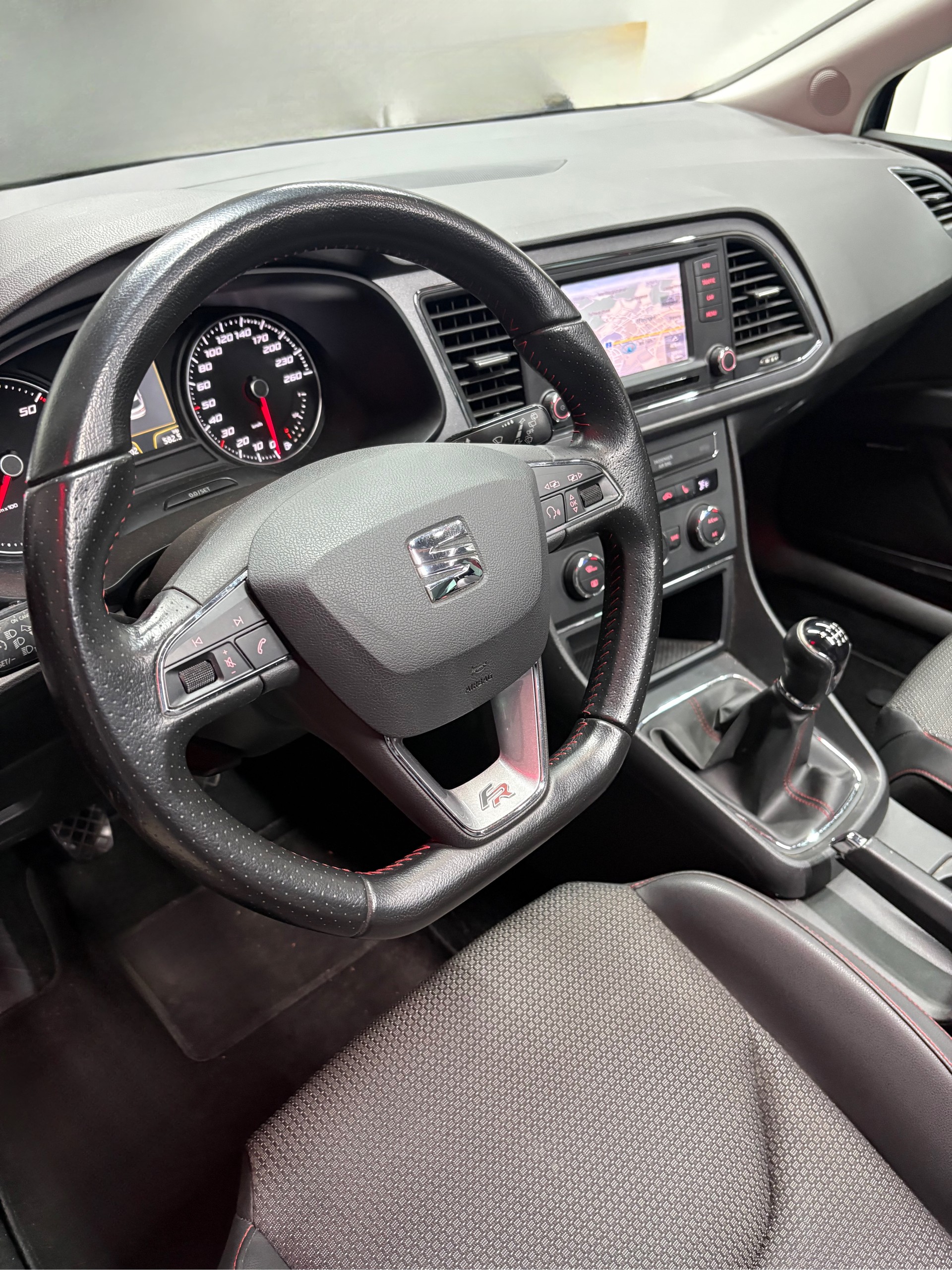 SEAT Leon ST 2.0 TDI FR-image-10