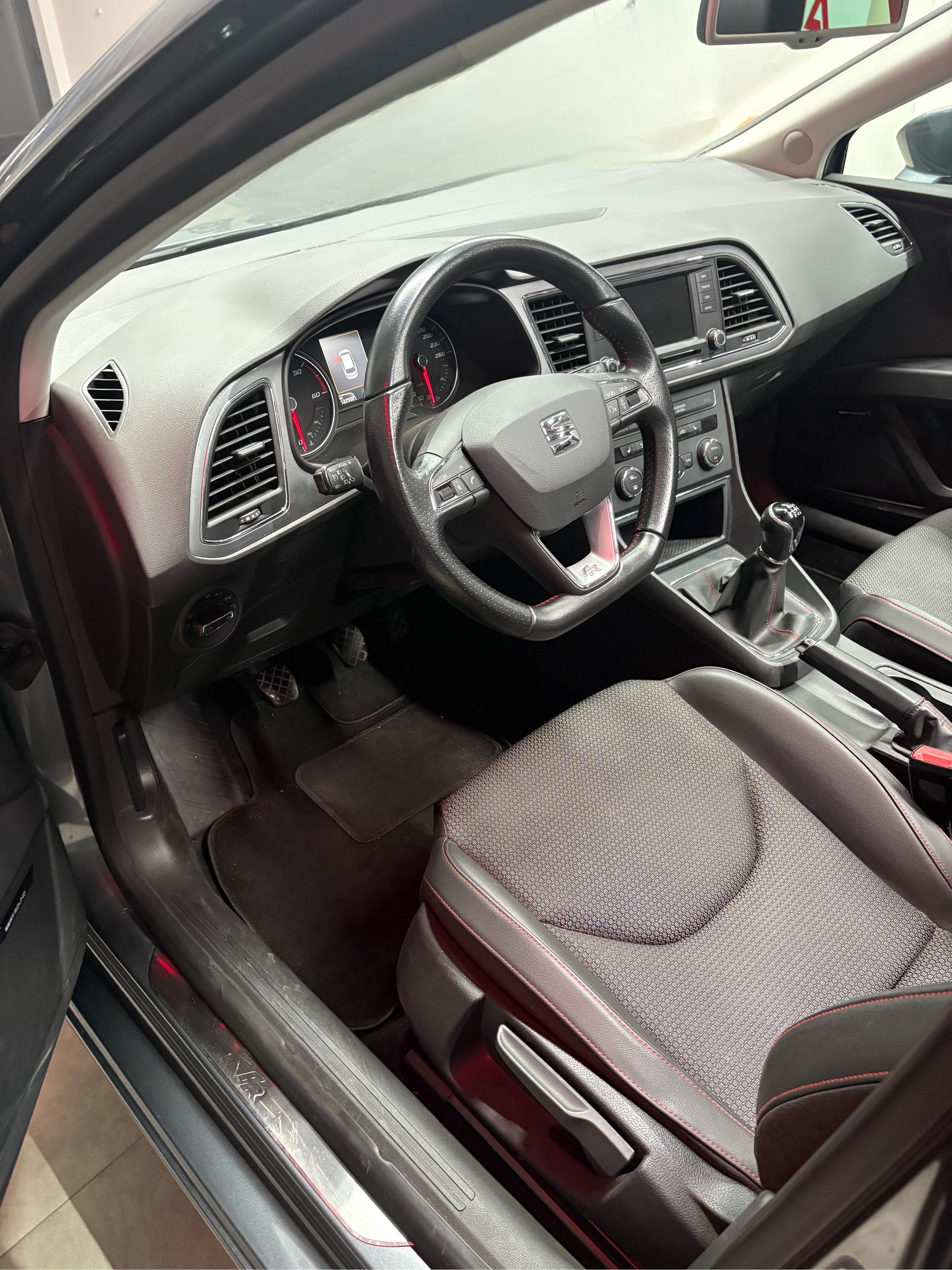 SEAT Leon ST 2.0 TDI FR-image-11