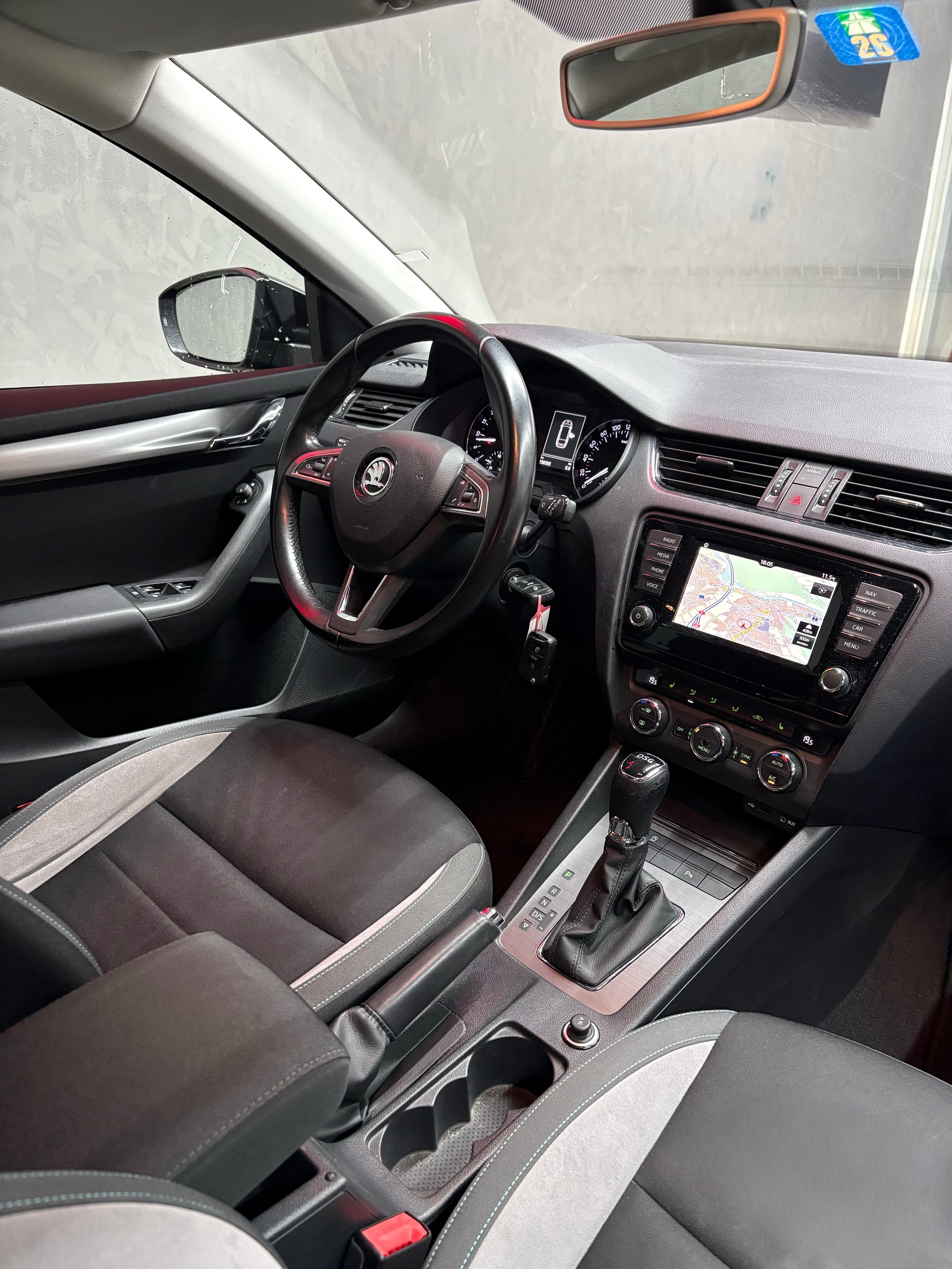SKODA Octavia Combi 2.0 TDI Swiss Joy DSG-image-8