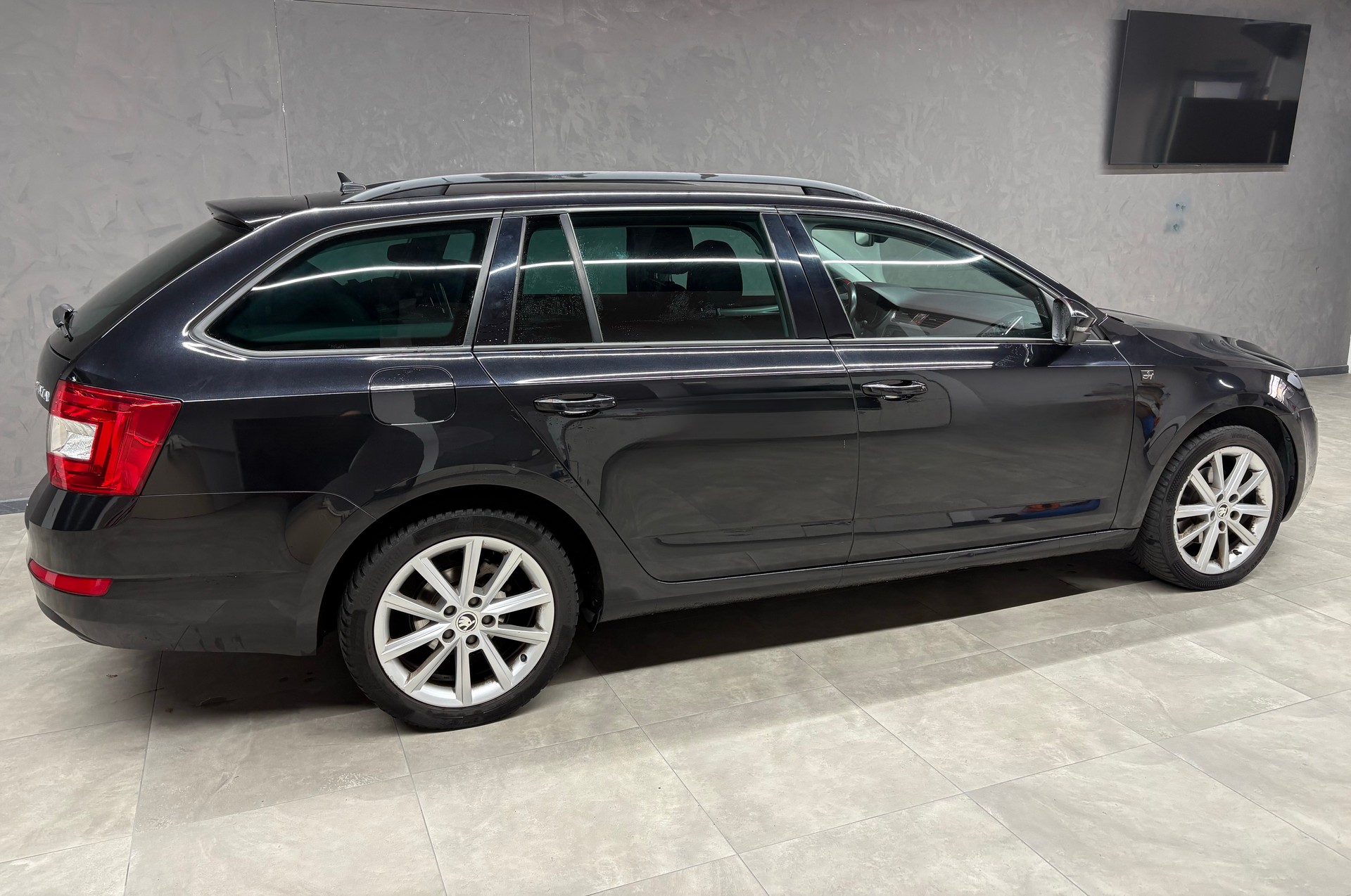 SKODA Octavia Combi 2.0 TDI Swiss Joy DSG-image-3