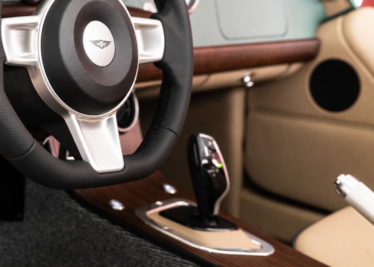 Image MORGAN 4-4 Plus Four 2.0 Automatic Bespoke (Swiss new car, Aston Martin Almond Green metallic paint, 36-month warranty, delivery March 27)