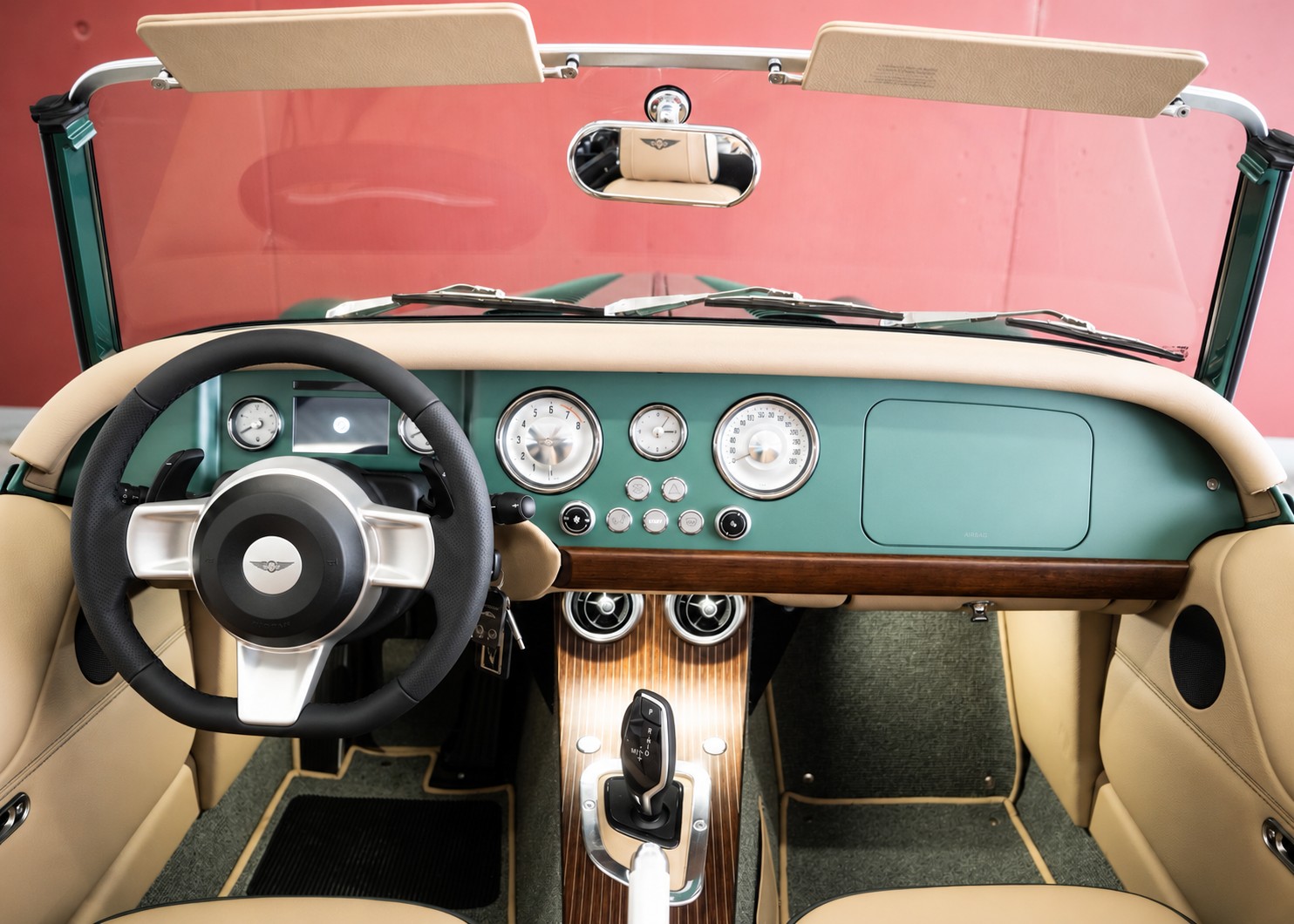Image MORGAN 4-4 Plus Four 2.0 Automatic Bespoke (Swiss new car, Aston Martin Almond Green metallic paint, 36-month warranty, delivery March 27)