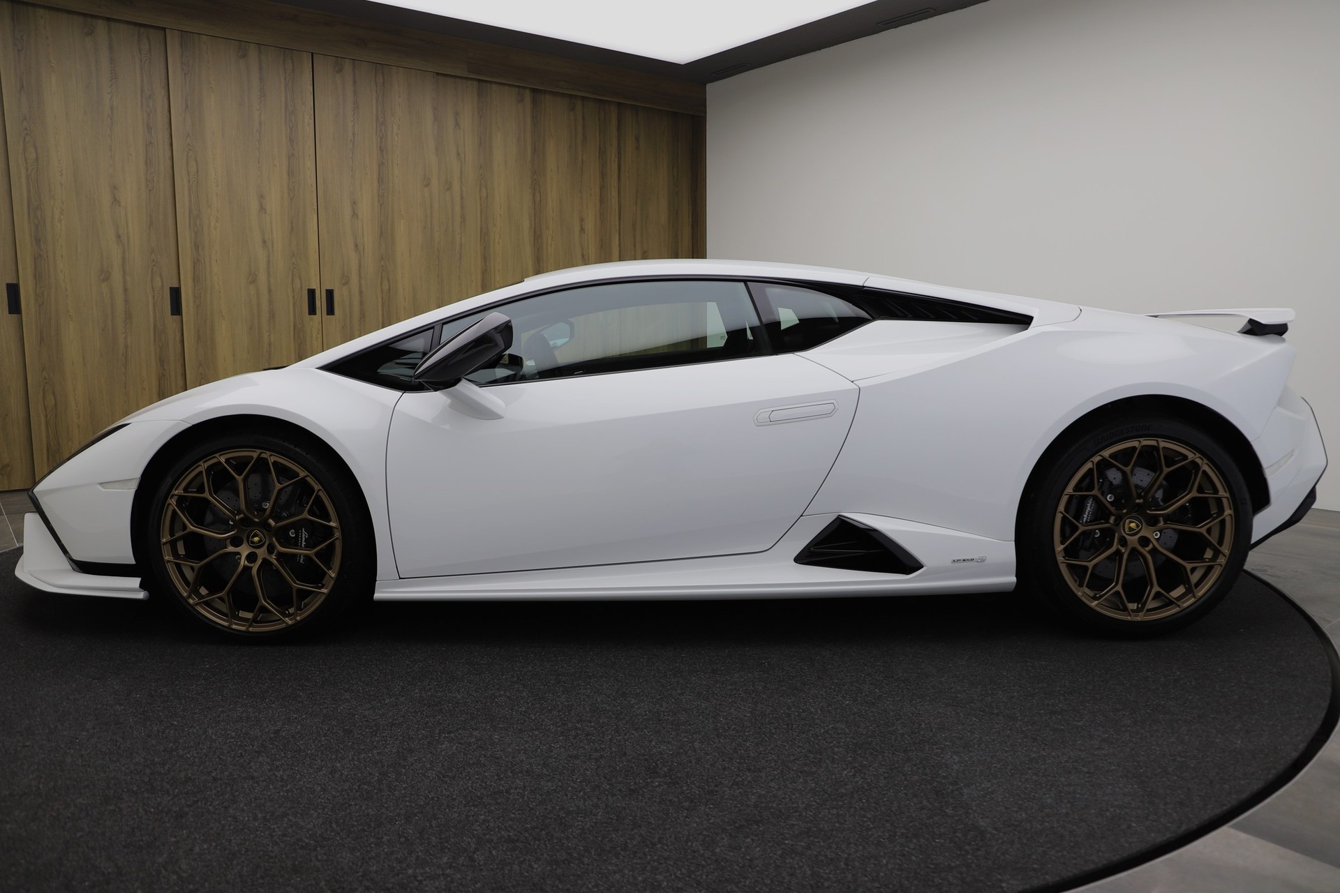 LAMBORGHINI HURACAN Tecnica Coupe-image-2
