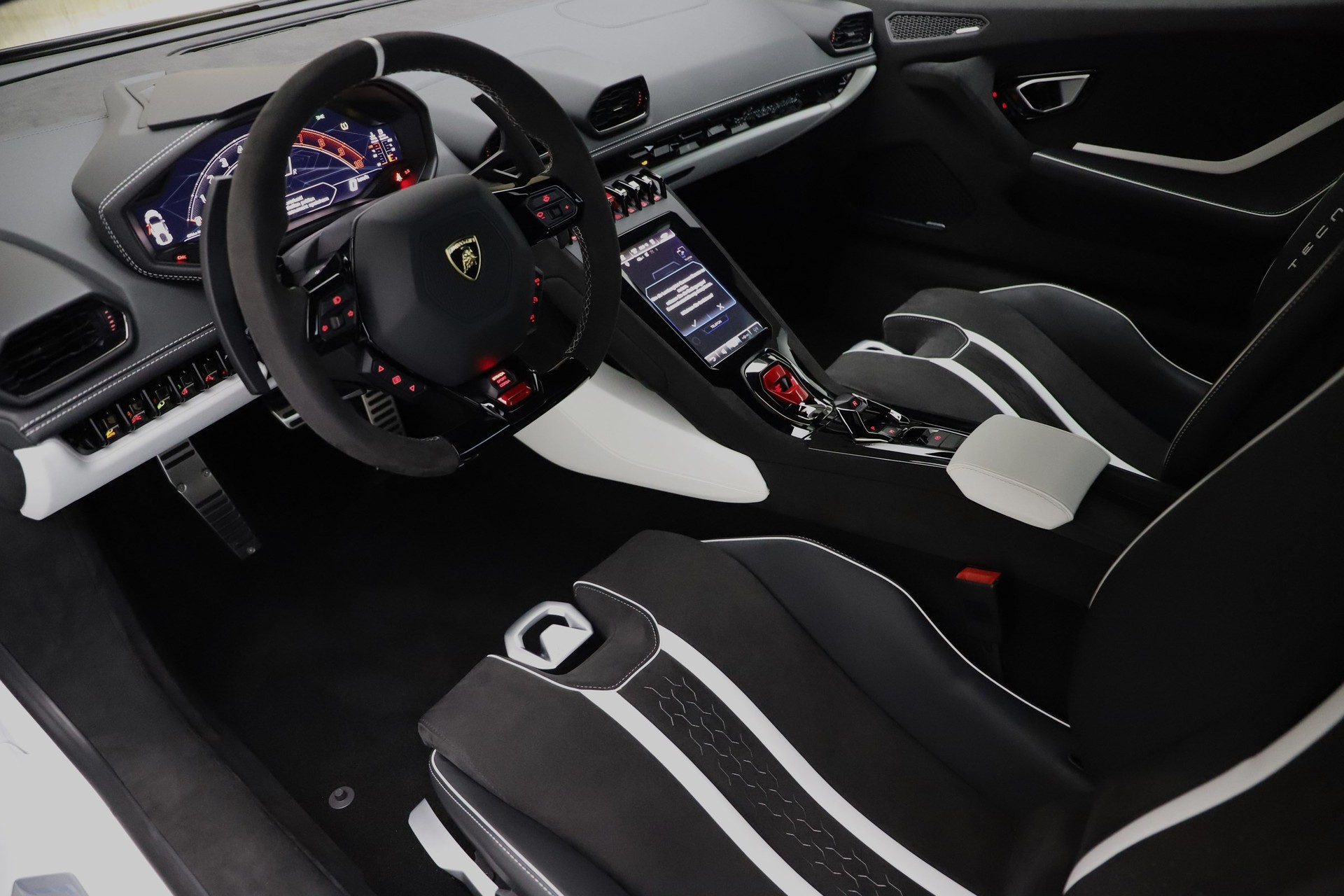 LAMBORGHINI HURACAN Tecnica Coupe-image-5