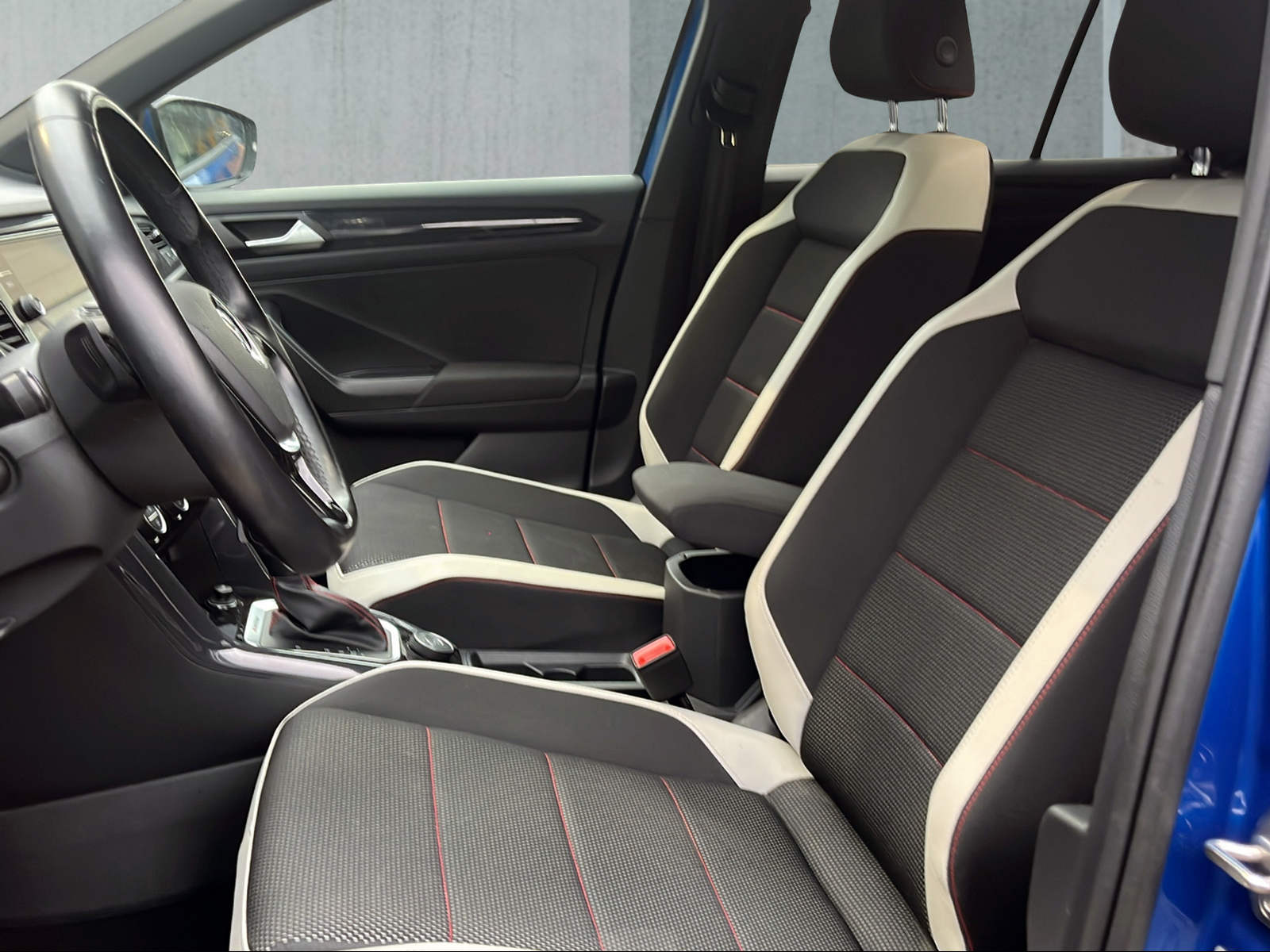 VW T-Roc 2.0 TSI Sport DSG 4Motion-image-5