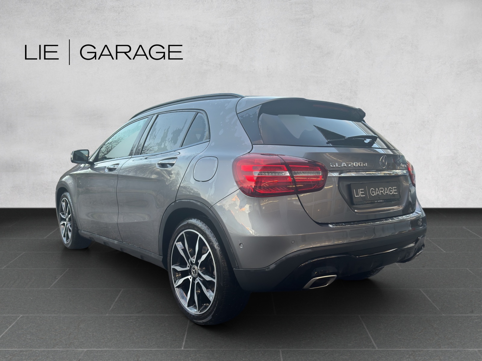 MERCEDES-BENZ GLA 200 d Swiss Star Edition Urban 4Matic 7G-DCT-image-1