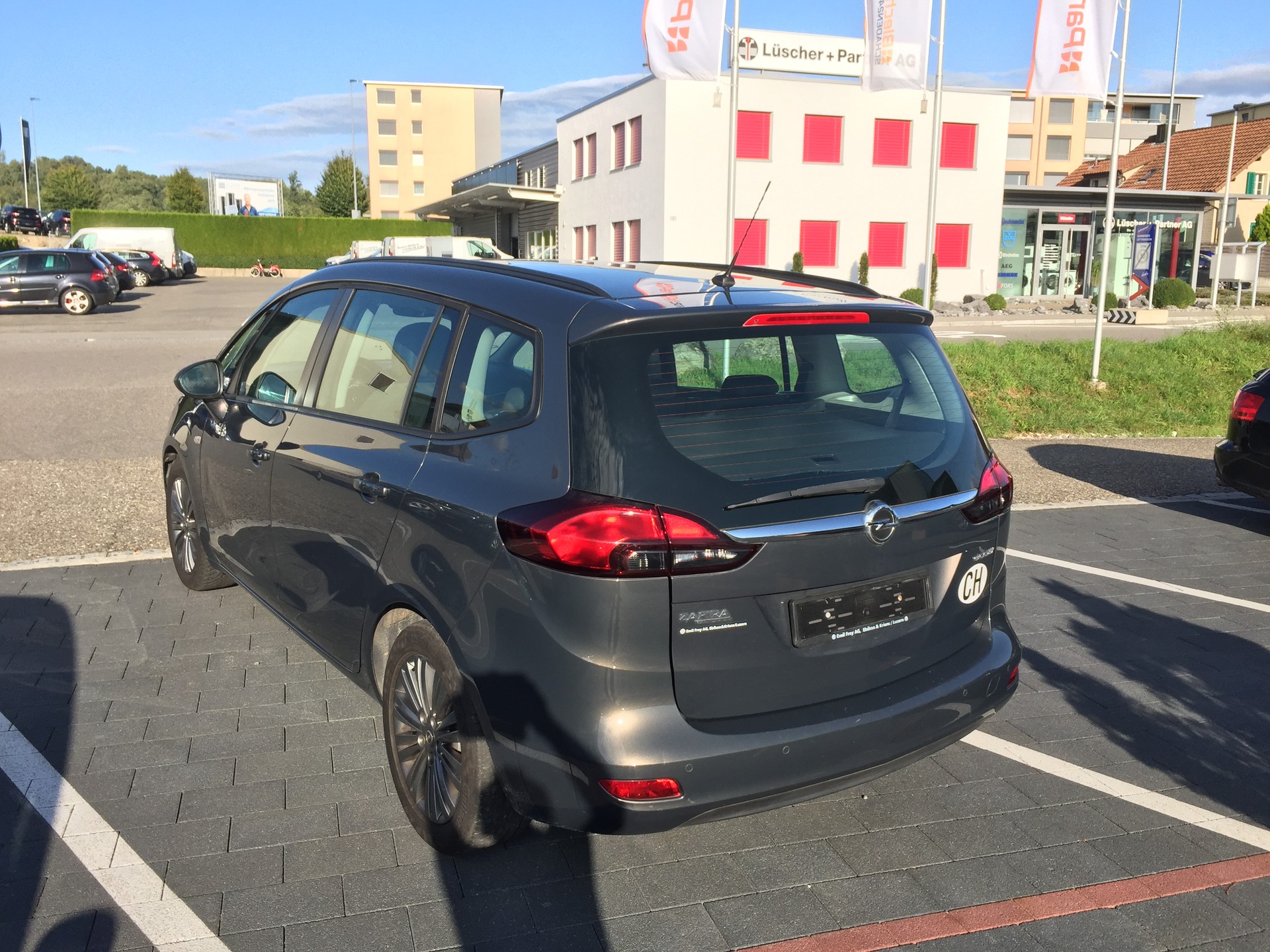 OPEL Zafira Tourer 1.6 CDTi Active Edition-image-4