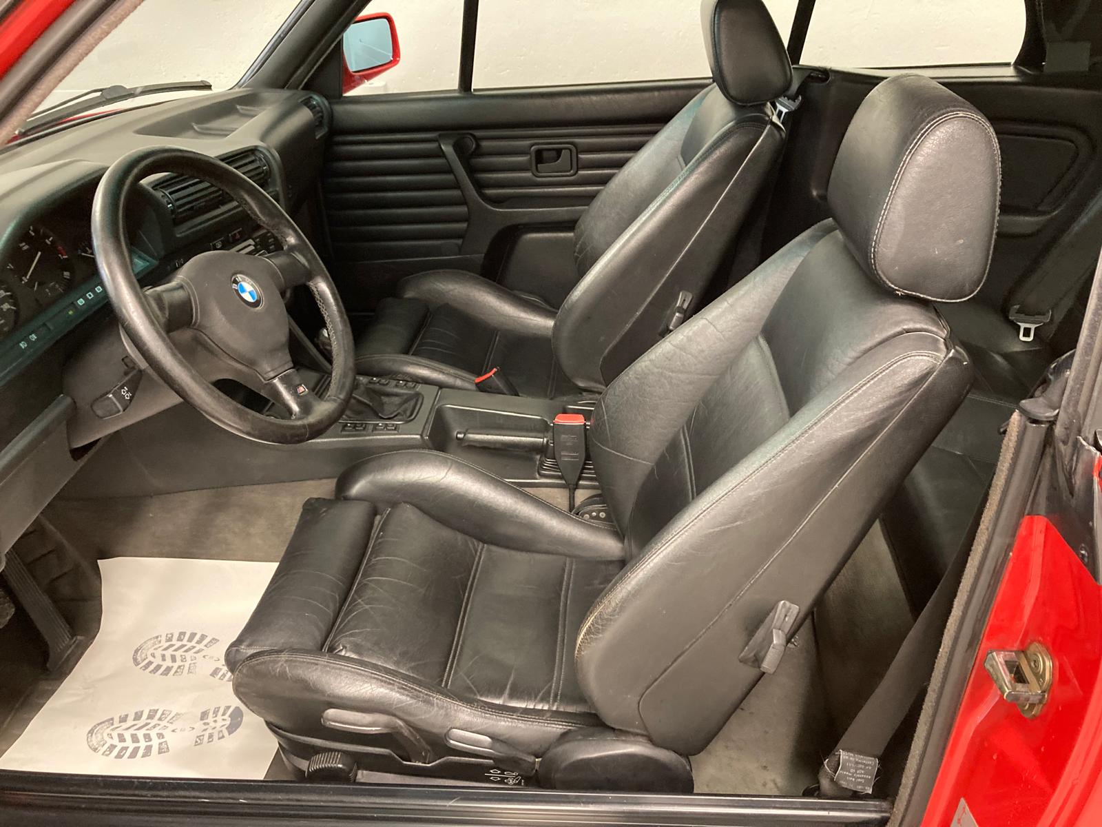 BMW 325i Cabrio-image-9