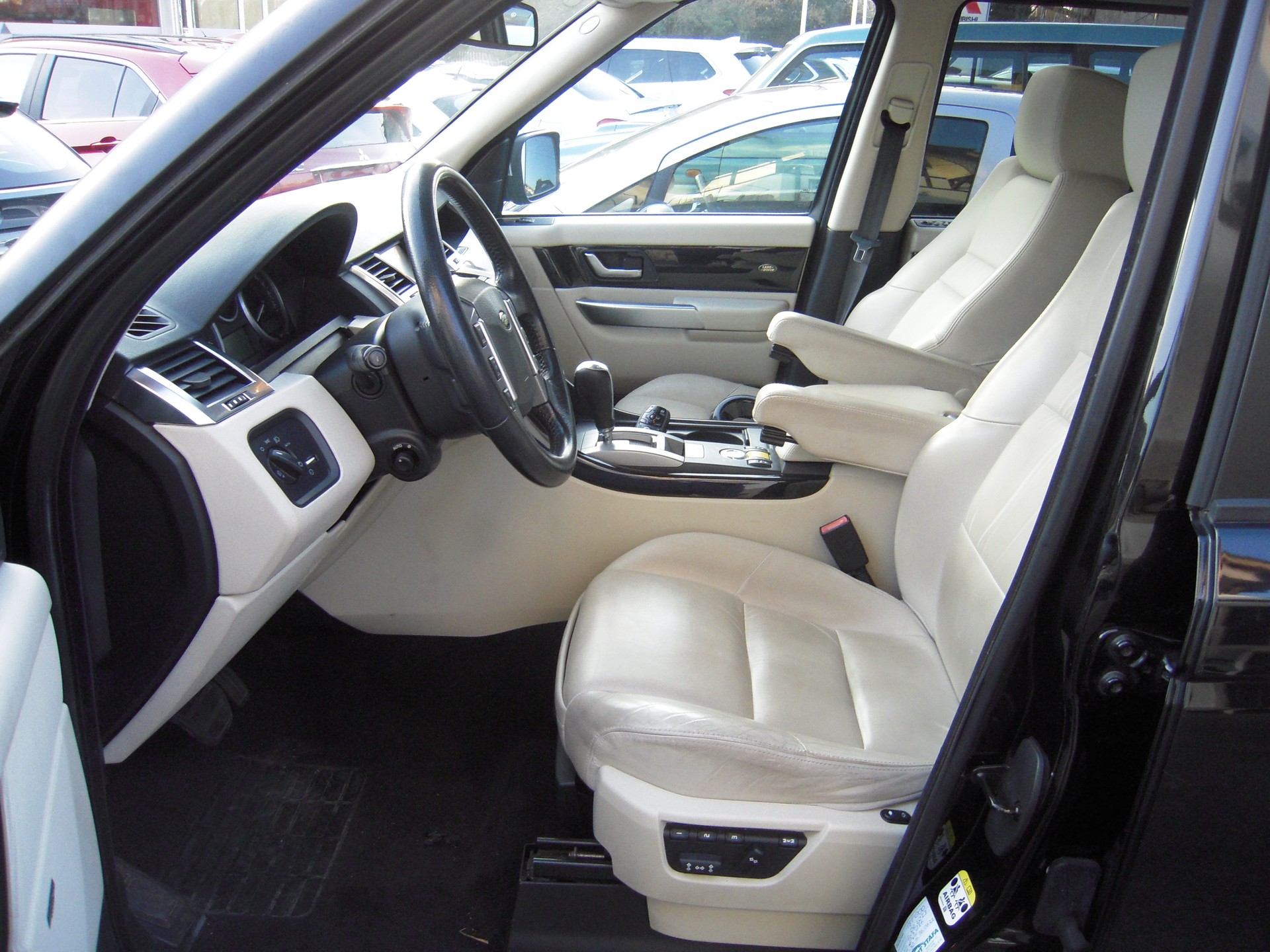LAND ROVER Range Rover Sport 3.6 Td8 HSE Automatic-showroom-element-3