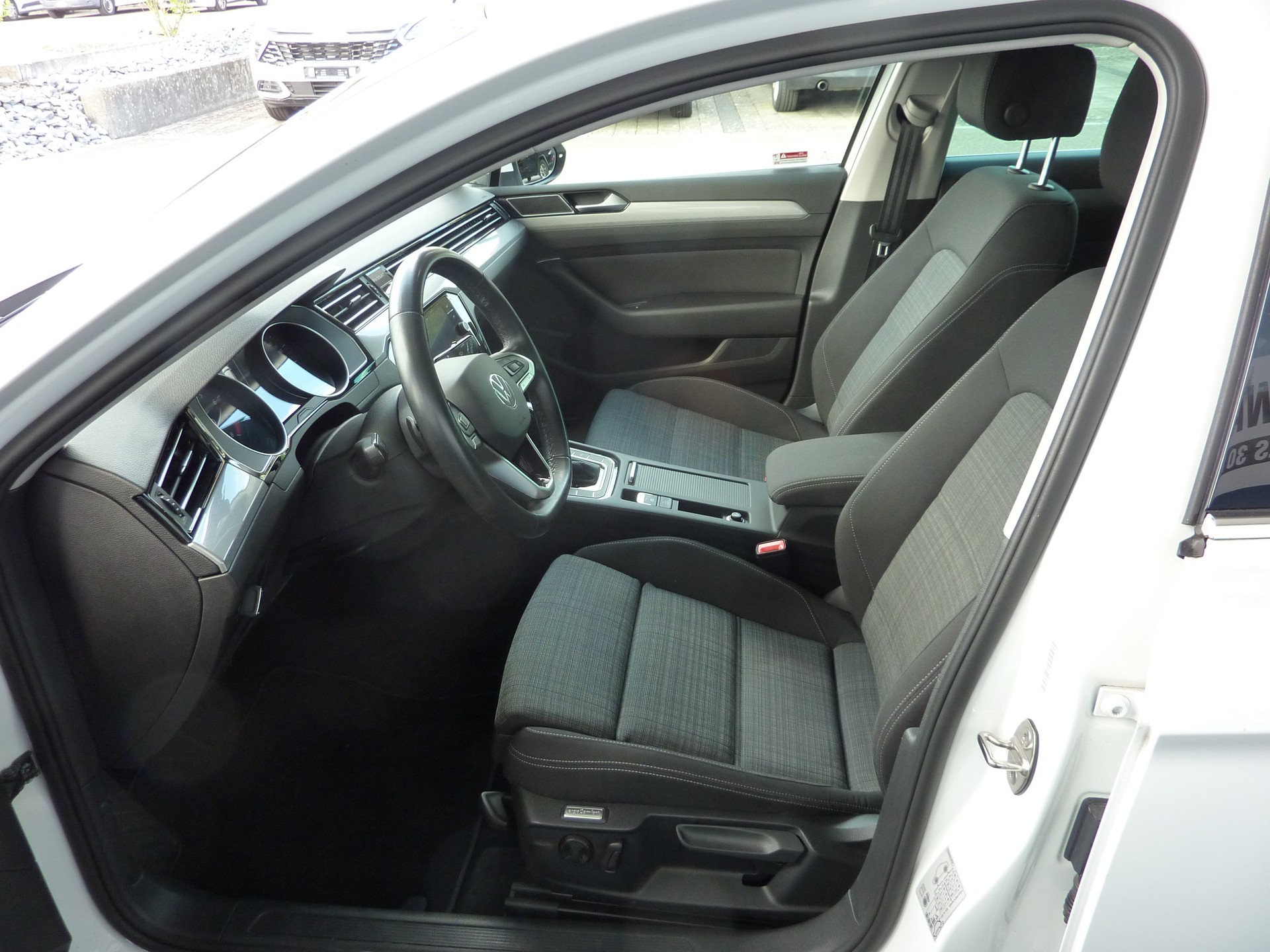 VW Passat Variant 1.5 TSI EVO Business DSG-image-4