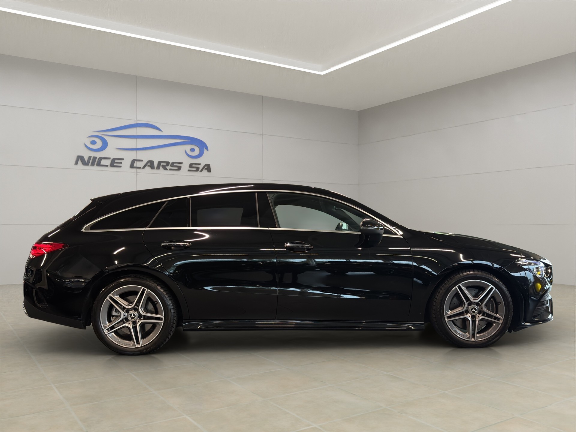 MERCEDES-BENZ CLA Shooting Brake 250 4Matic 7G-DCT AMG Line-image-7