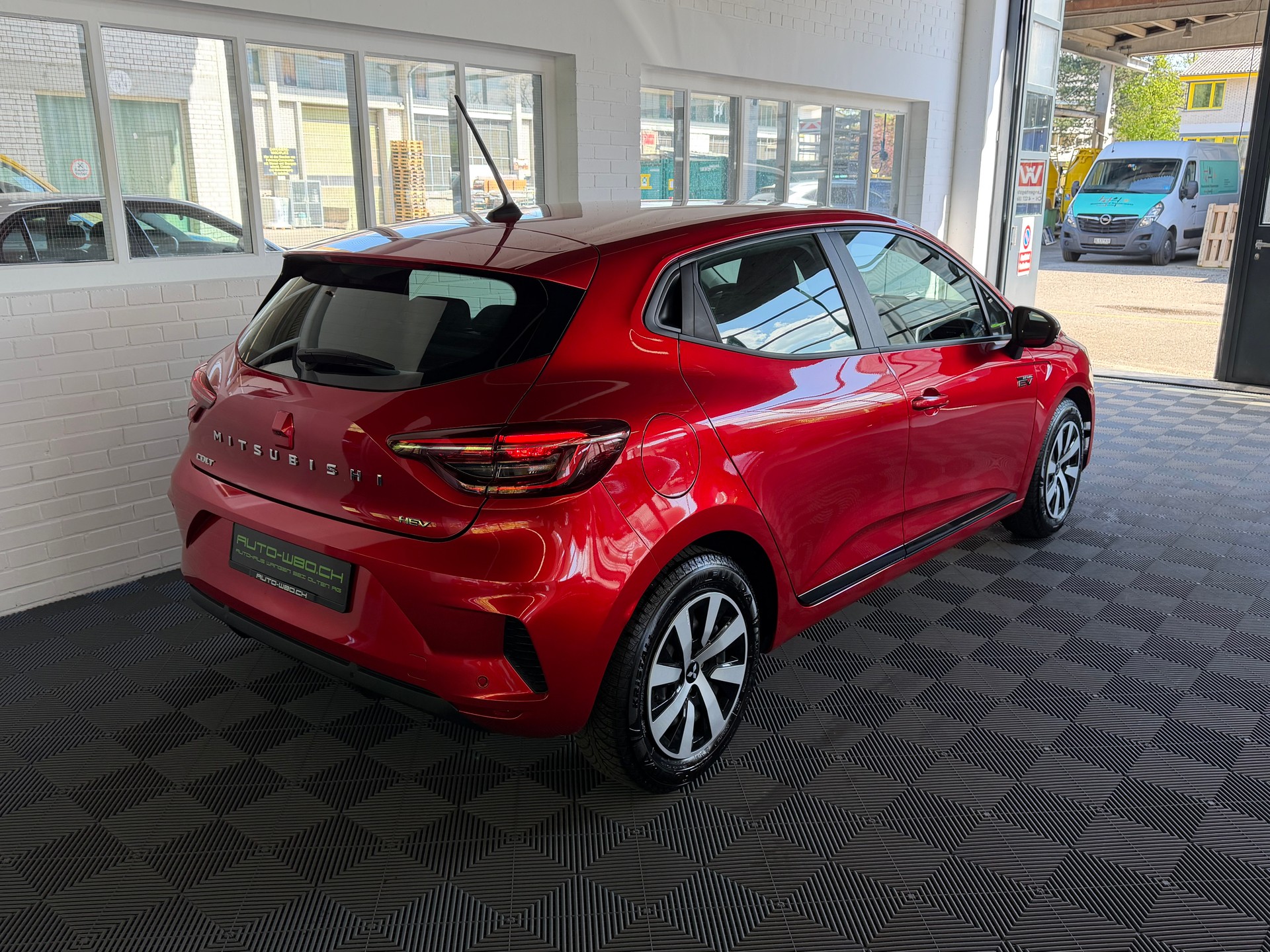 MITSUBISHI COLT 1.6 HEV Invite (CH)-image-2