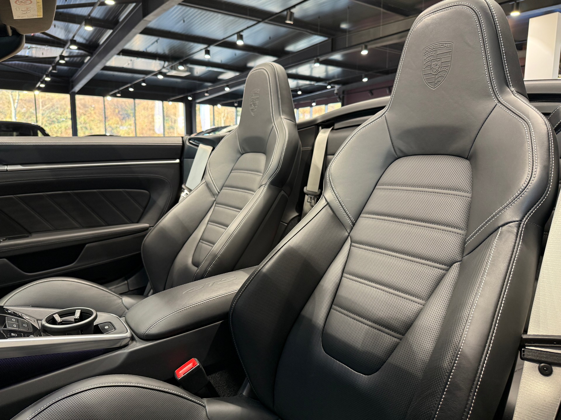 PORSCHE Carrera GTS Cabriolet (992)-image-16