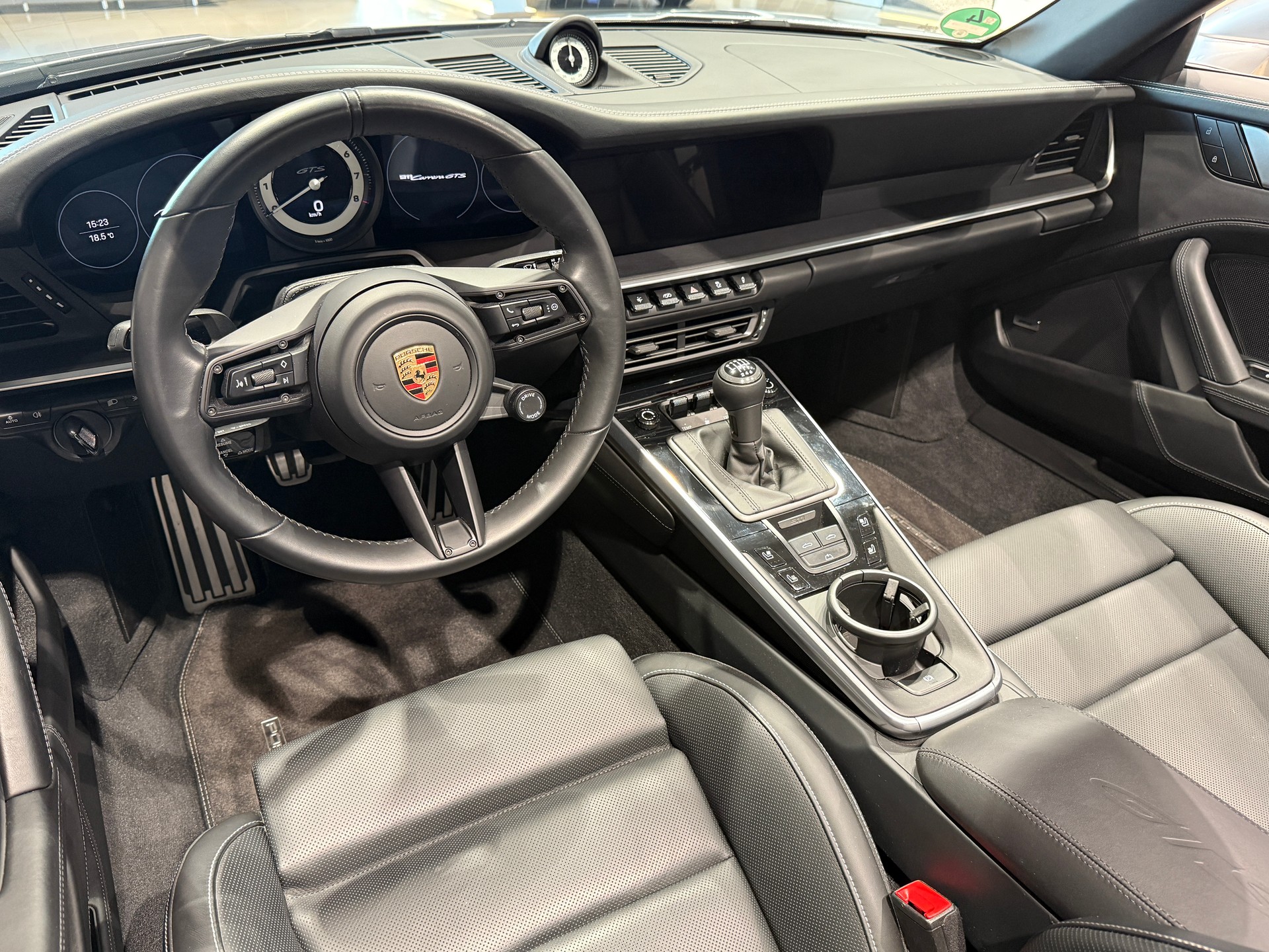 PORSCHE Carrera GTS Cabriolet (992)-image-12