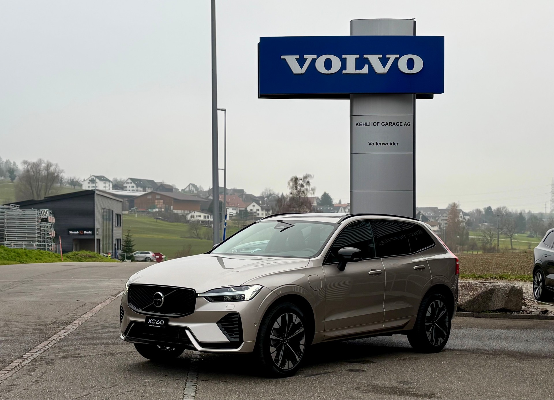 VOLVO XC60 2.0 T6 TE Ultra Dark eAWD-image-0