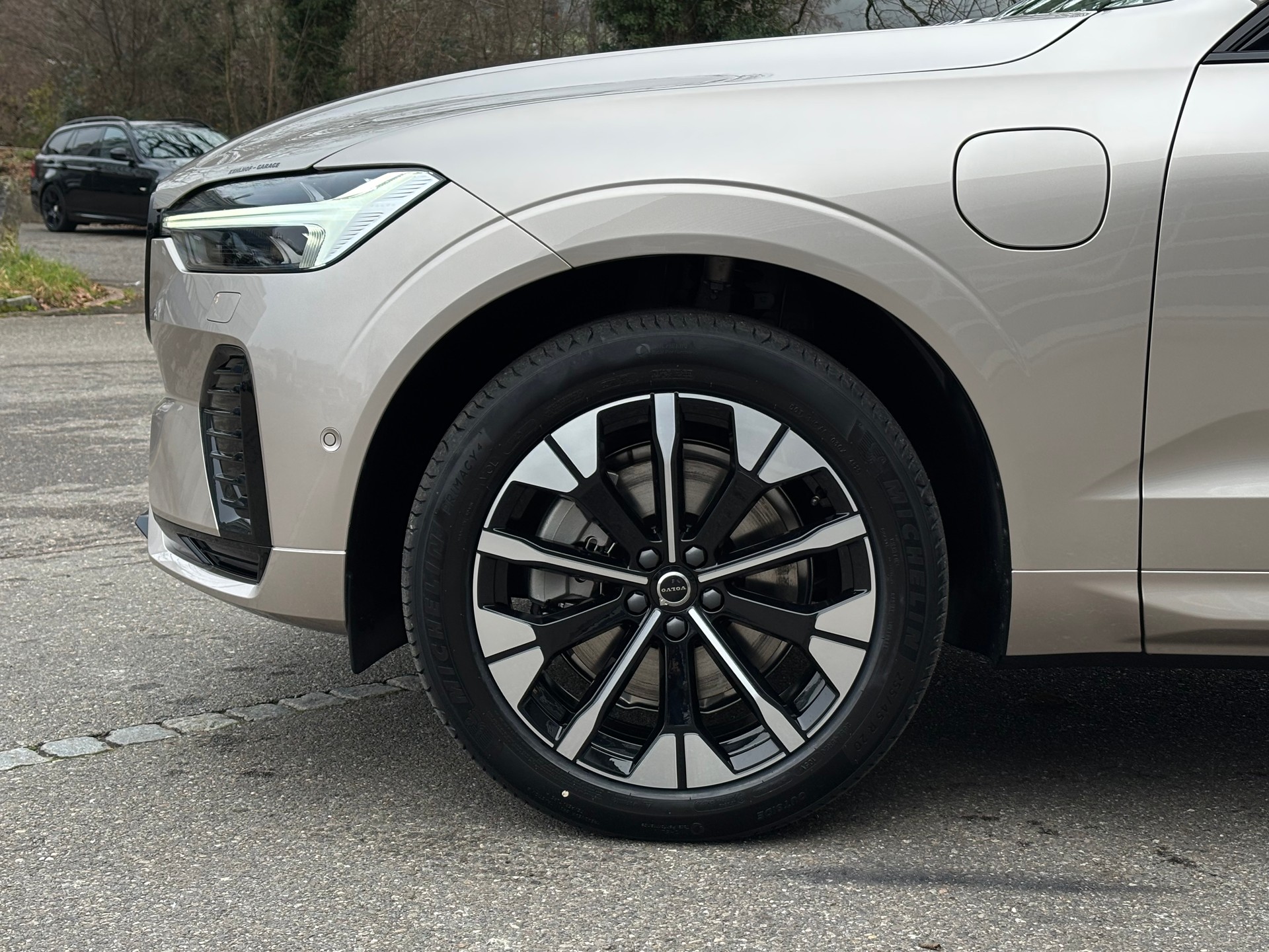 VOLVO XC60 2.0 T6 TE Ultra Dark eAWD-image-1