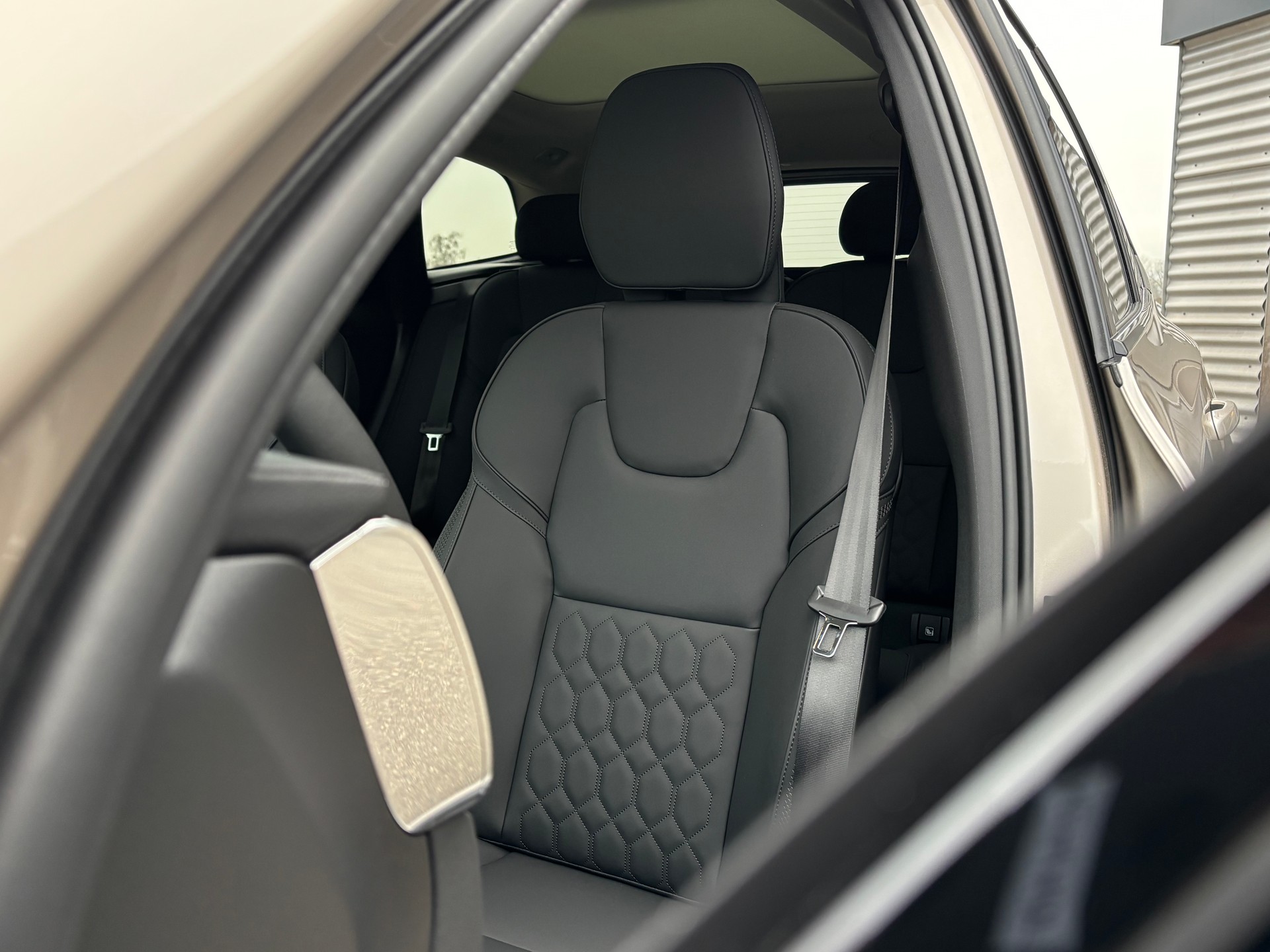 VOLVO XC60 2.0 T6 TE Ultra Dark eAWD-image-2