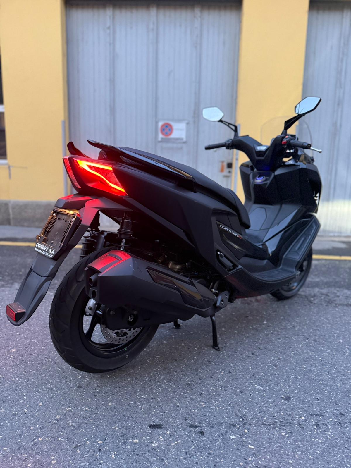 KYMCO GT 350-showroom-element-1