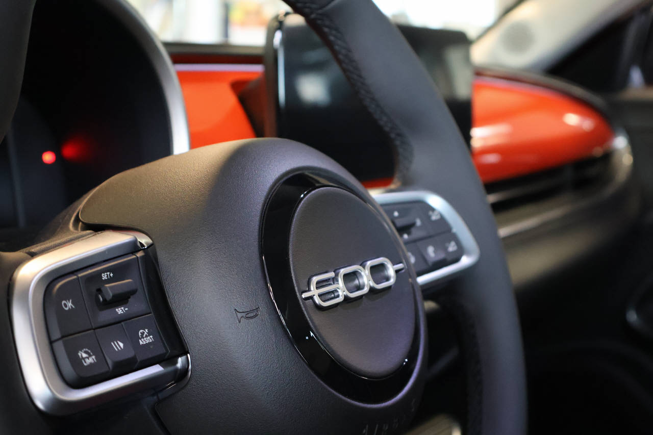 FIAT 600 1.2 Hybrid Swiss Edition-image-8