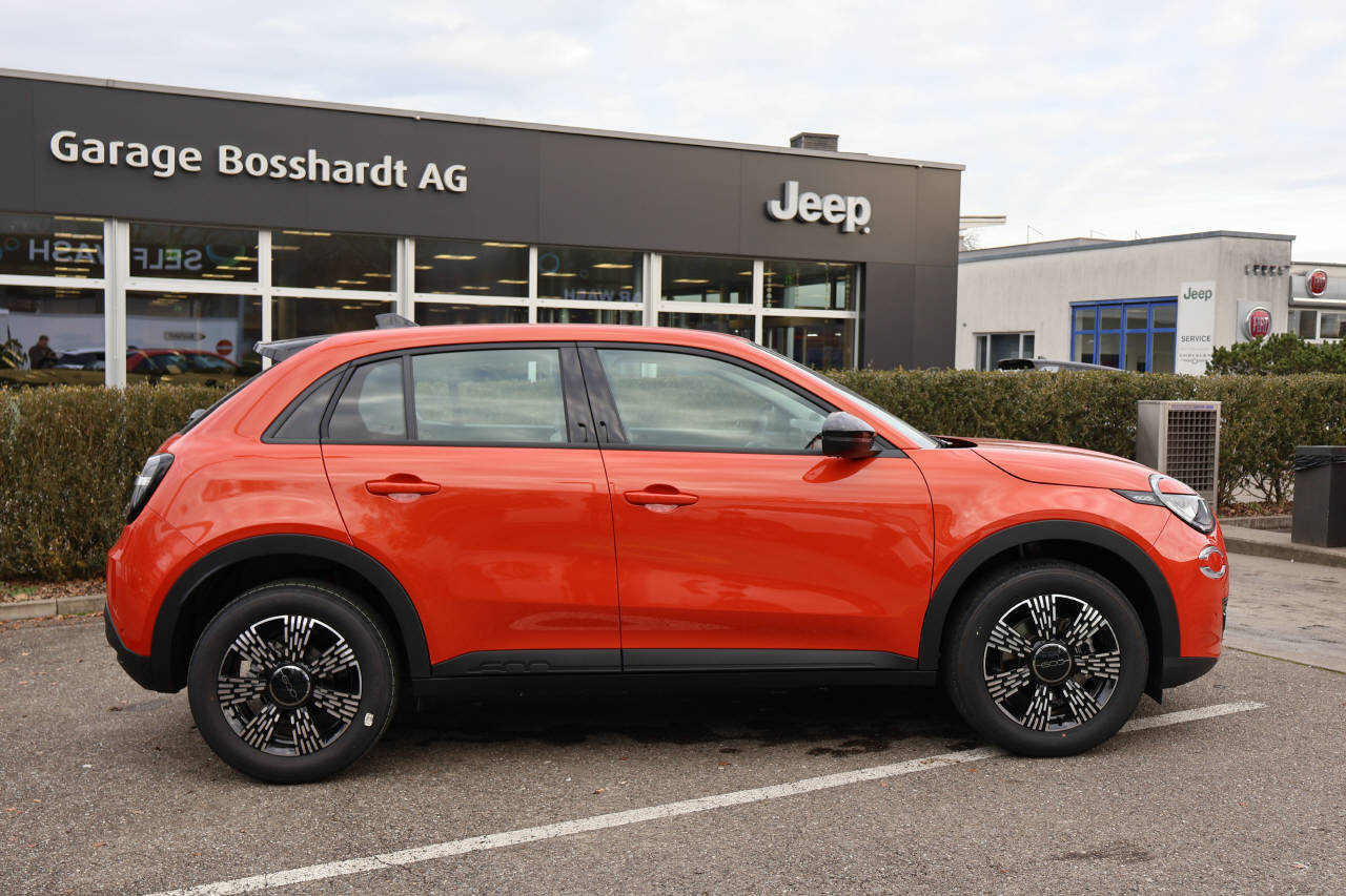 FIAT 600 1.2 Hybrid Swiss Edition-image-1