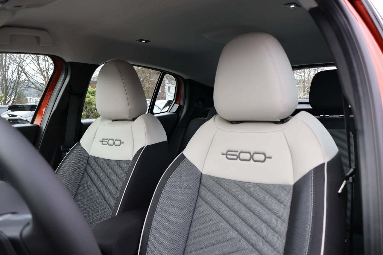 FIAT 600 1.2 Hybrid Swiss Edition-image-10