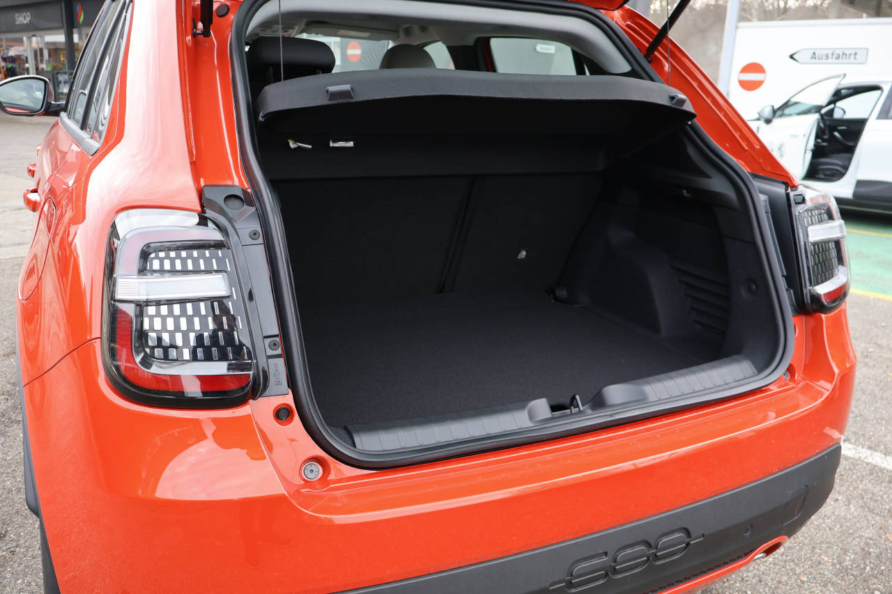 FIAT 600 1.2 Hybrid Swiss Edition-image-4