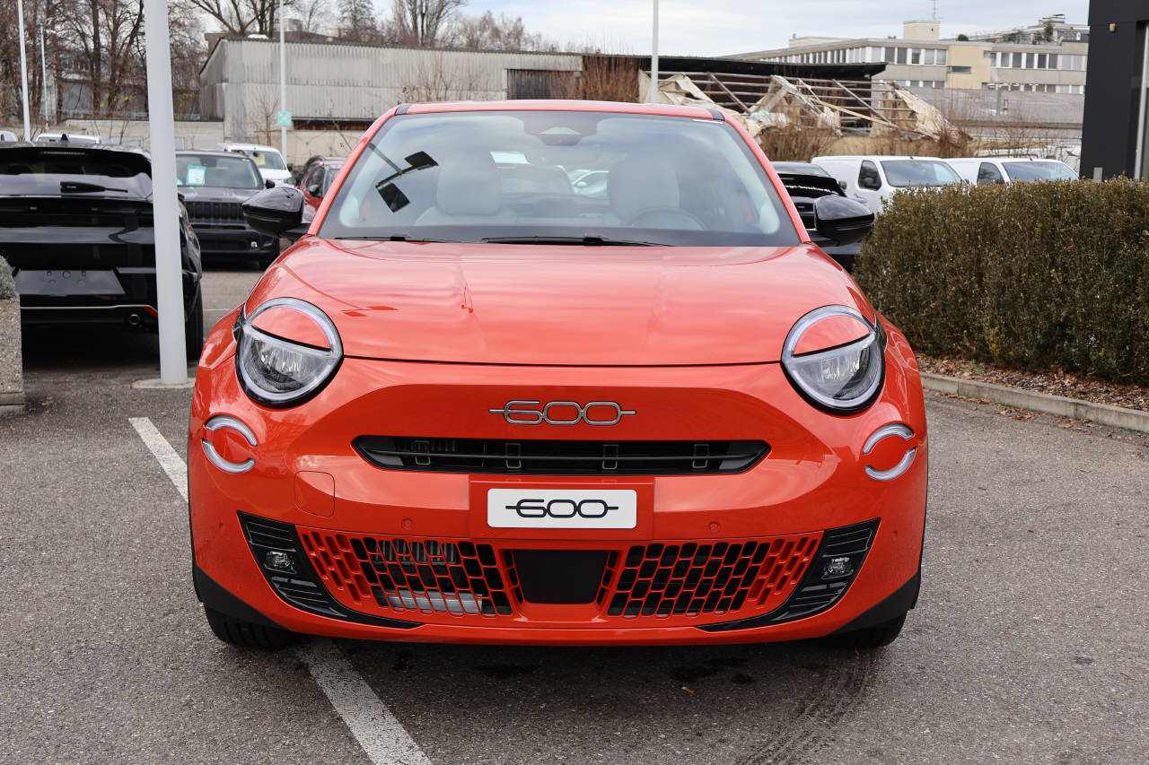 FIAT 600 1.2 Hybrid Swiss Edition-image-7