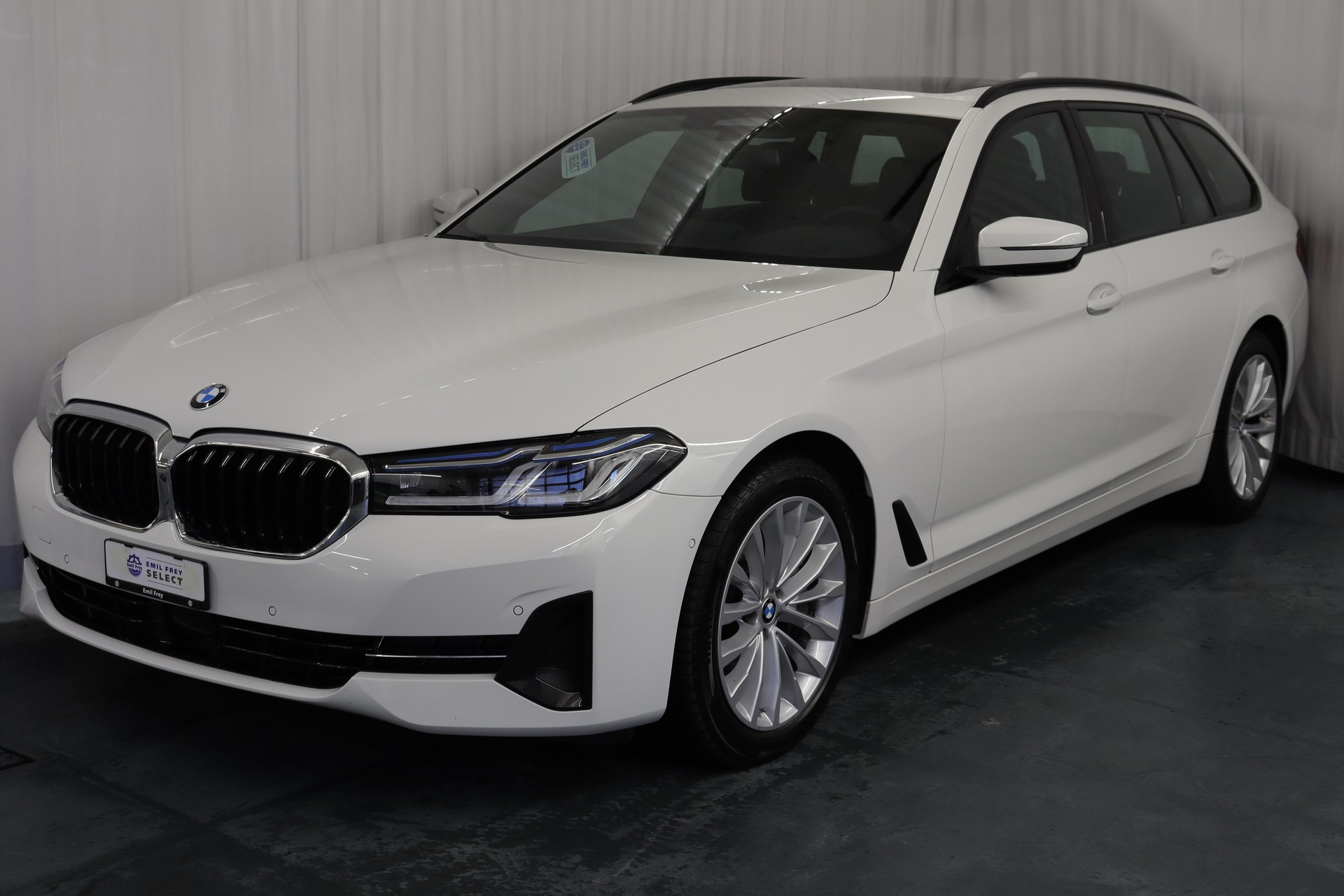 BMW 540d xDrive SAG Touring-image-0