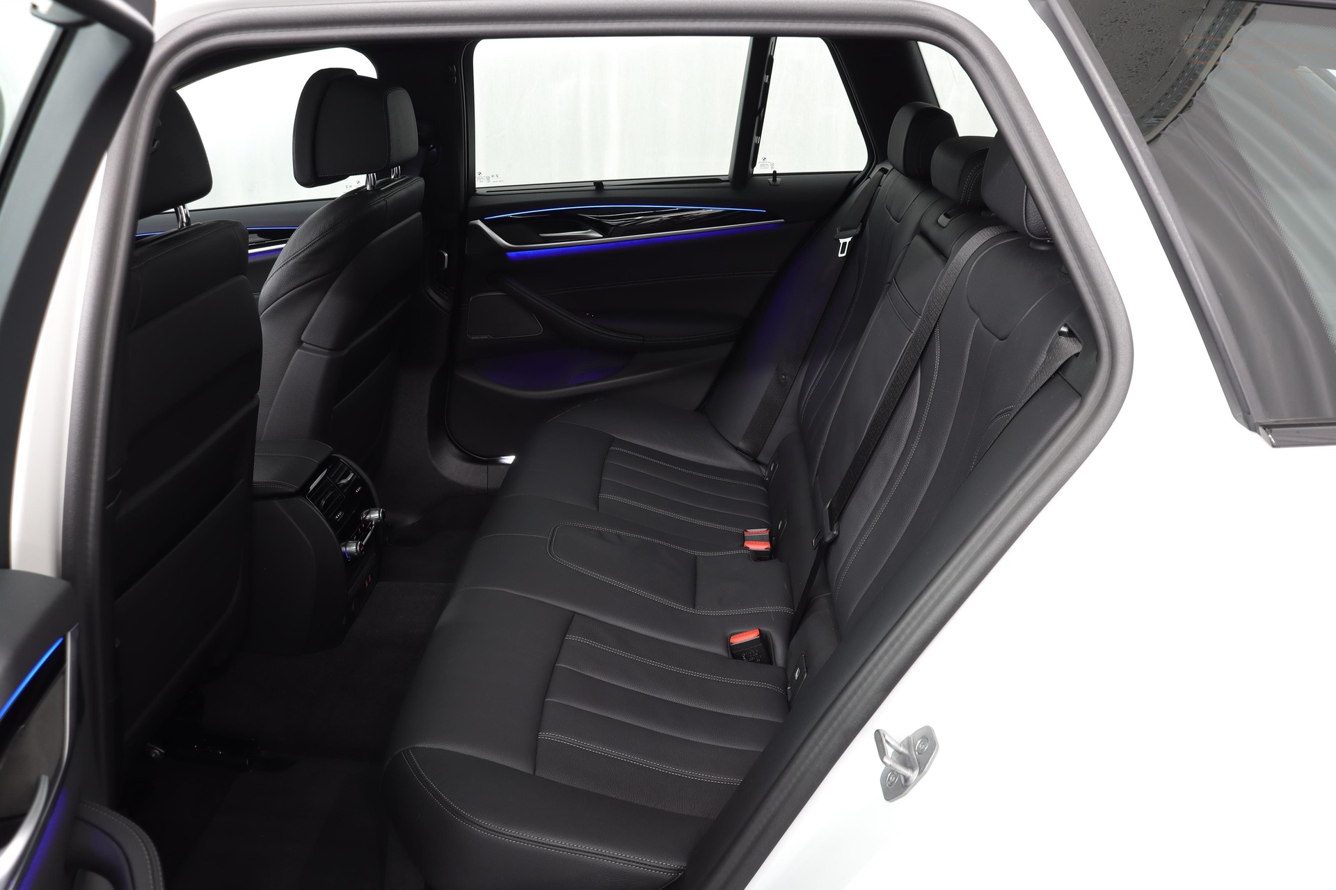 BMW 540d xDrive SAG Touring-image-2
