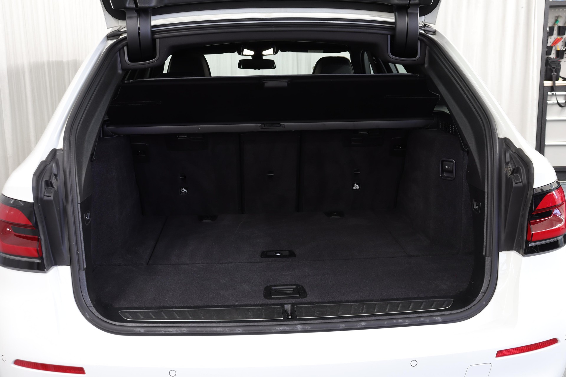 BMW 540d xDrive SAG Touring-image-10