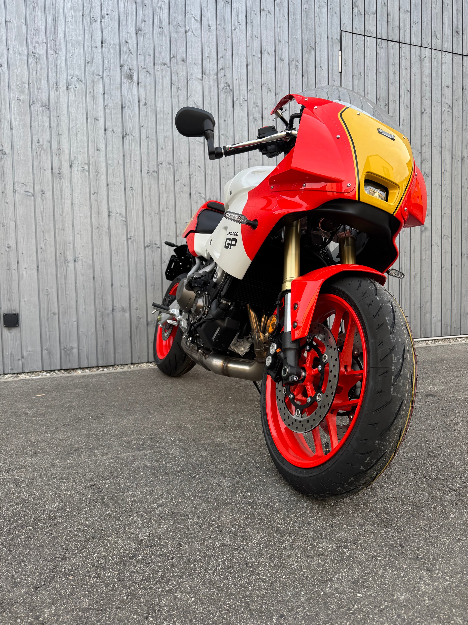 YAMAHA XSR 900 GP-showroom-element-1