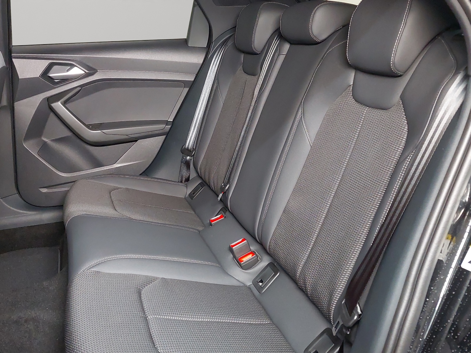 AUDI A1 Sportback 30 TFSI Attraction S-tronic-image-8