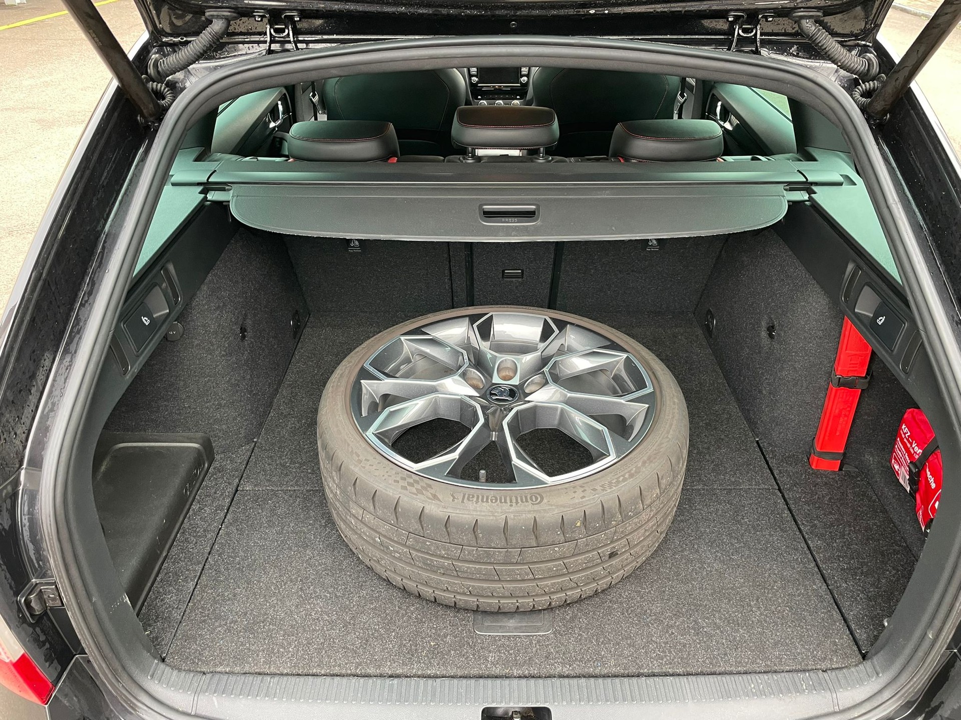 SKODA Octavia Combi 2.0 TDI RS 4x4 DSG-image-8