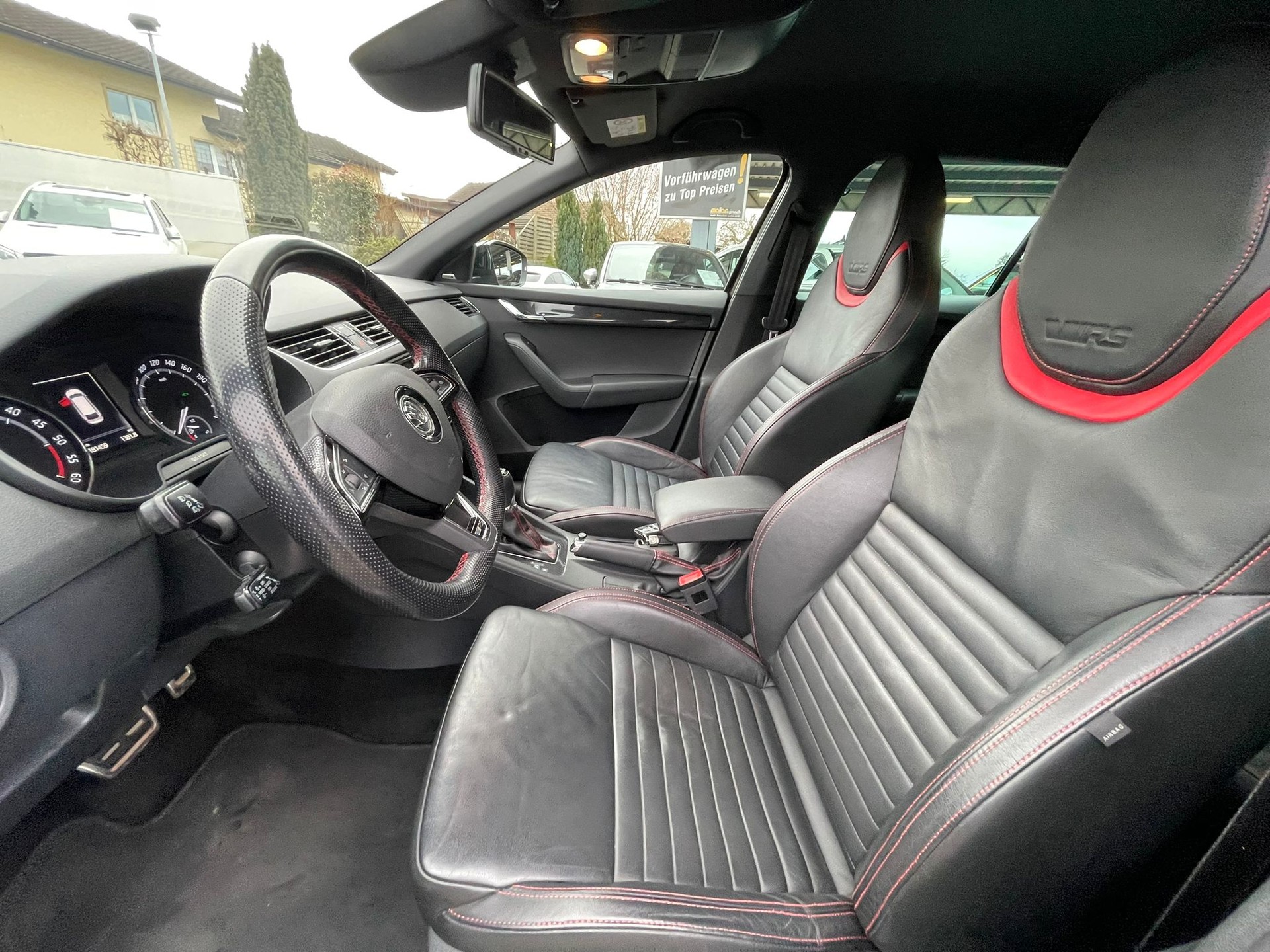 SKODA Octavia Combi 2.0 TDI RS 4x4 DSG-image-9