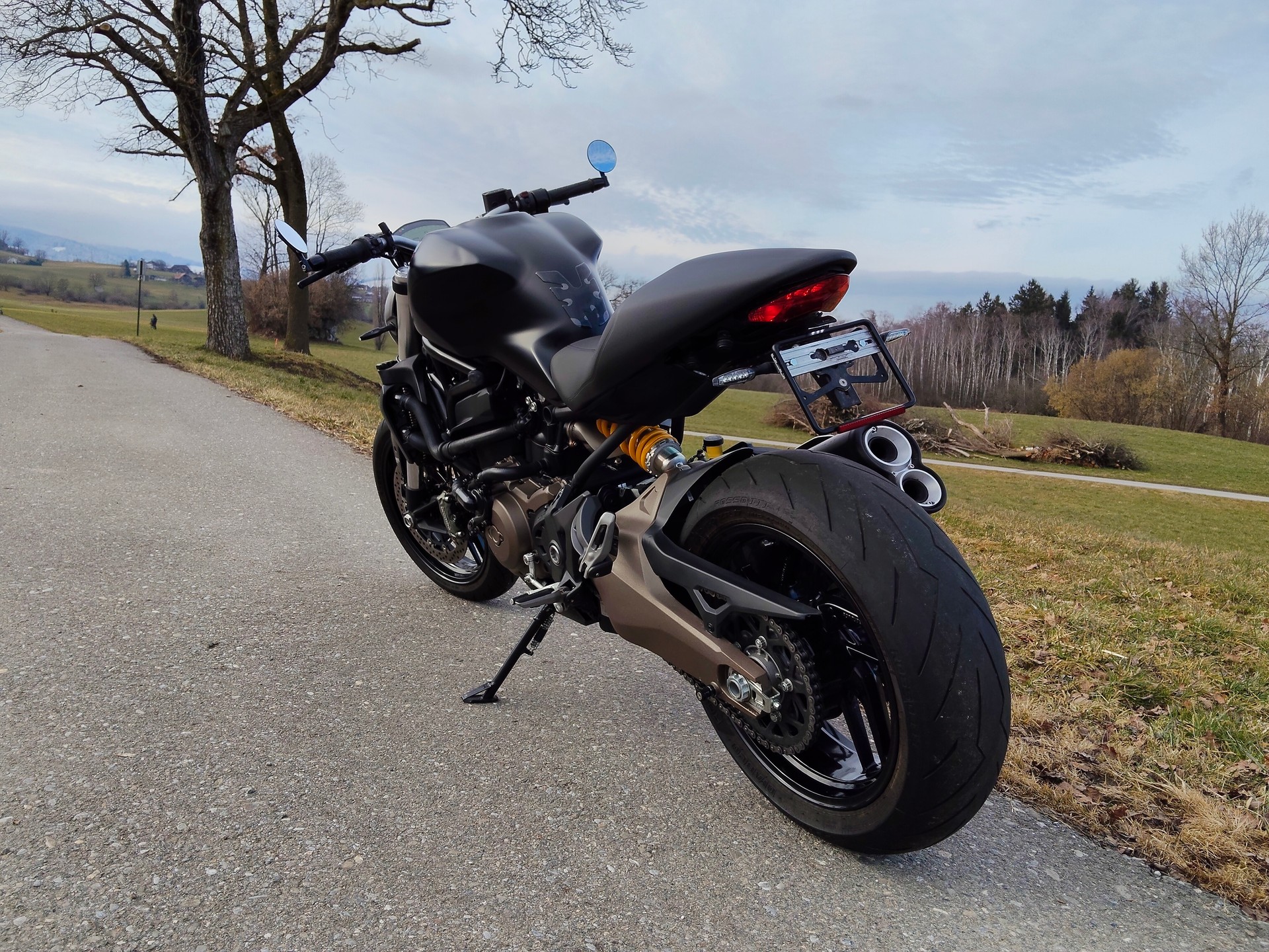 DUCATI Monster 821 Dark-image-1