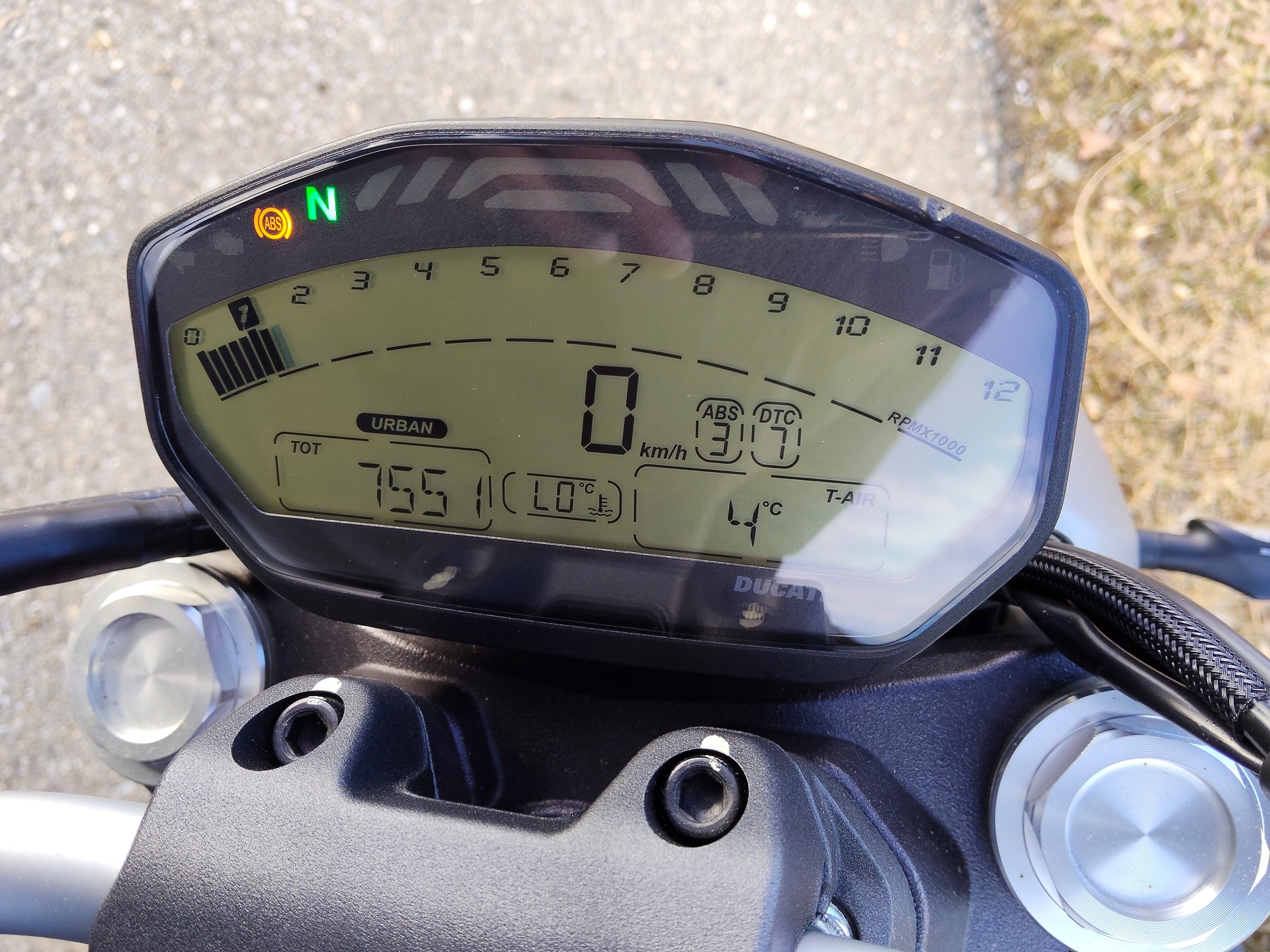 DUCATI Monster 821 Dark-image-8