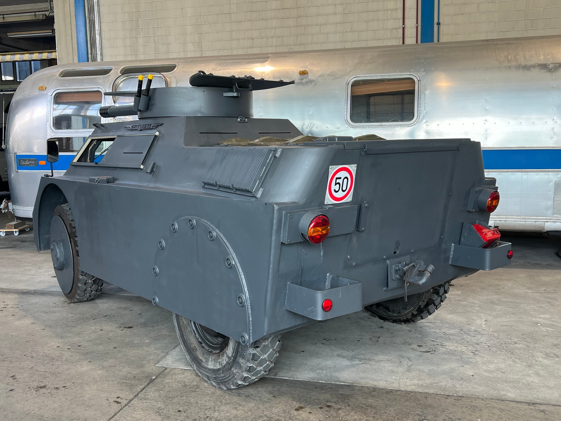 MOWAG 57 4x4 Gepanzertes Aufklärungsfahrzeug-image-6