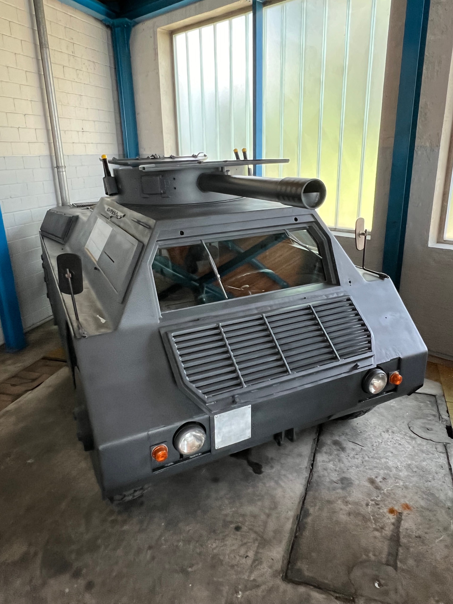 MOWAG 57 4x4 Gepanzertes Aufklärungsfahrzeug-showroom-element-3