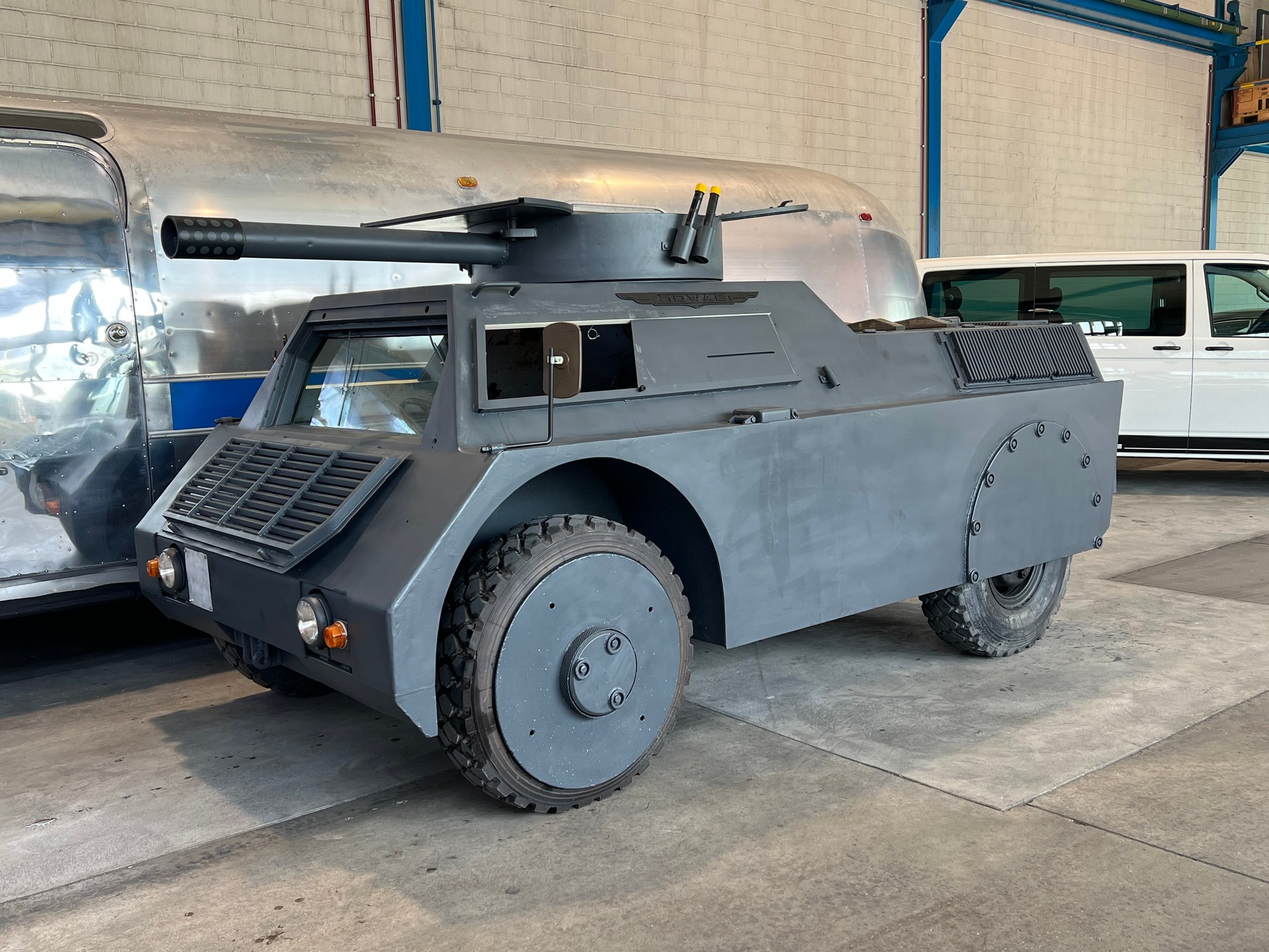 MOWAG 57 4x4 Gepanzertes Aufklärungsfahrzeug-image-10